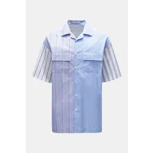 JW Anderson - Herren - Kurzarmhemd Kubanischer Kragen graublau/rauchblau/weiß gestreift JW Anderson - Herren - Kurzarmhemd Kubanischer Kragen graublau/rauchblau/weiß gestreift