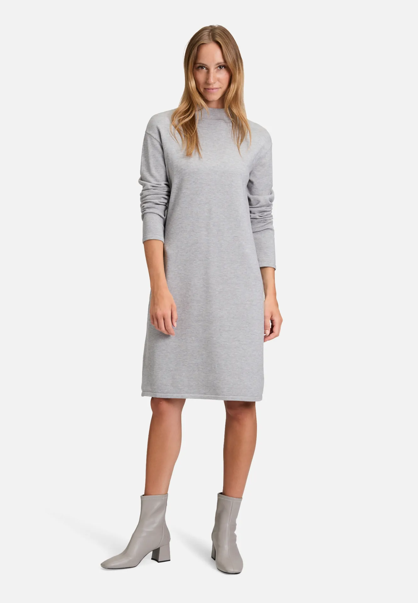 Strickkleid mit Stehkragen – Bild 2