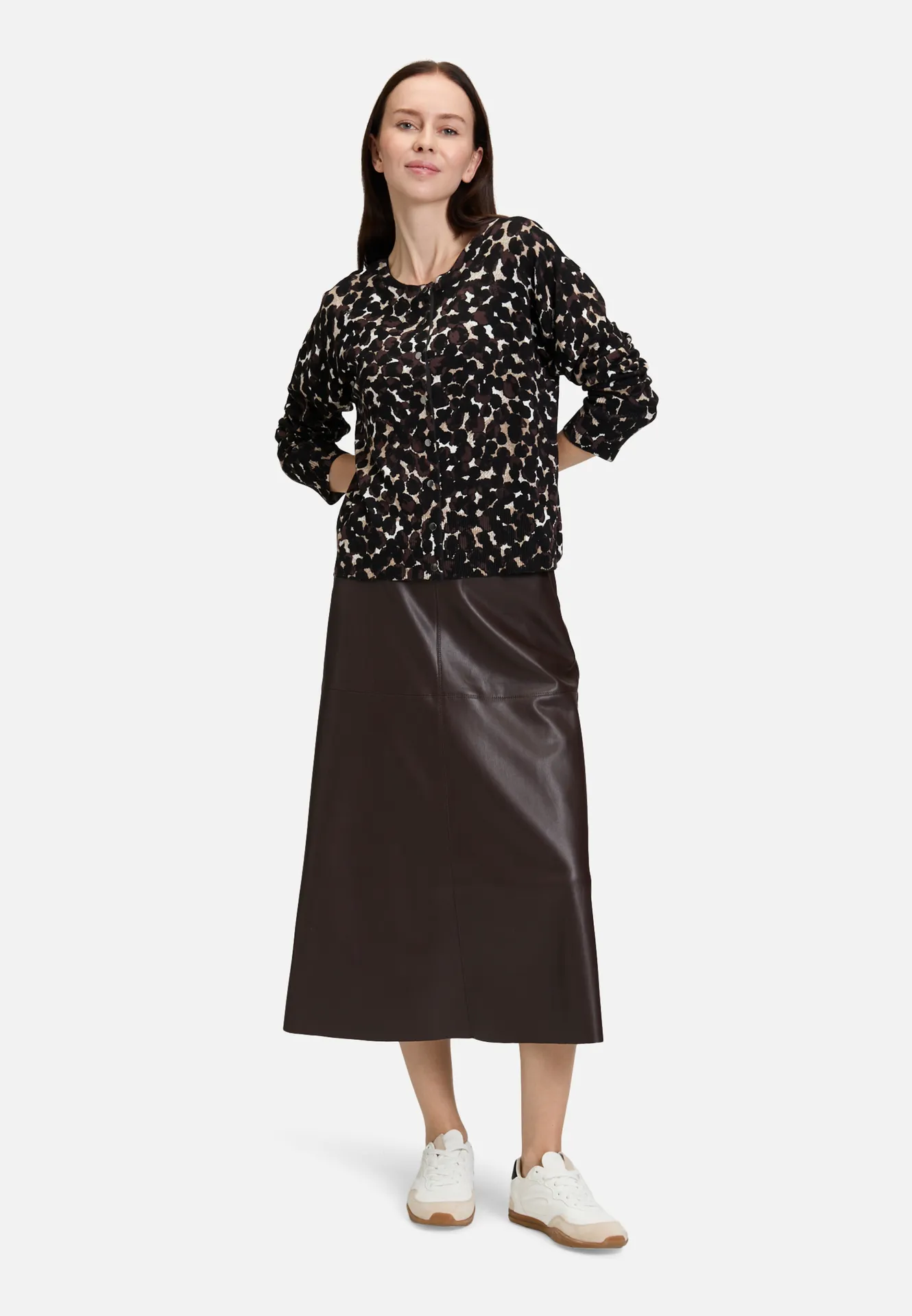 Feinstrickjacke mit überschnittenen Ärmeln – Bild 2