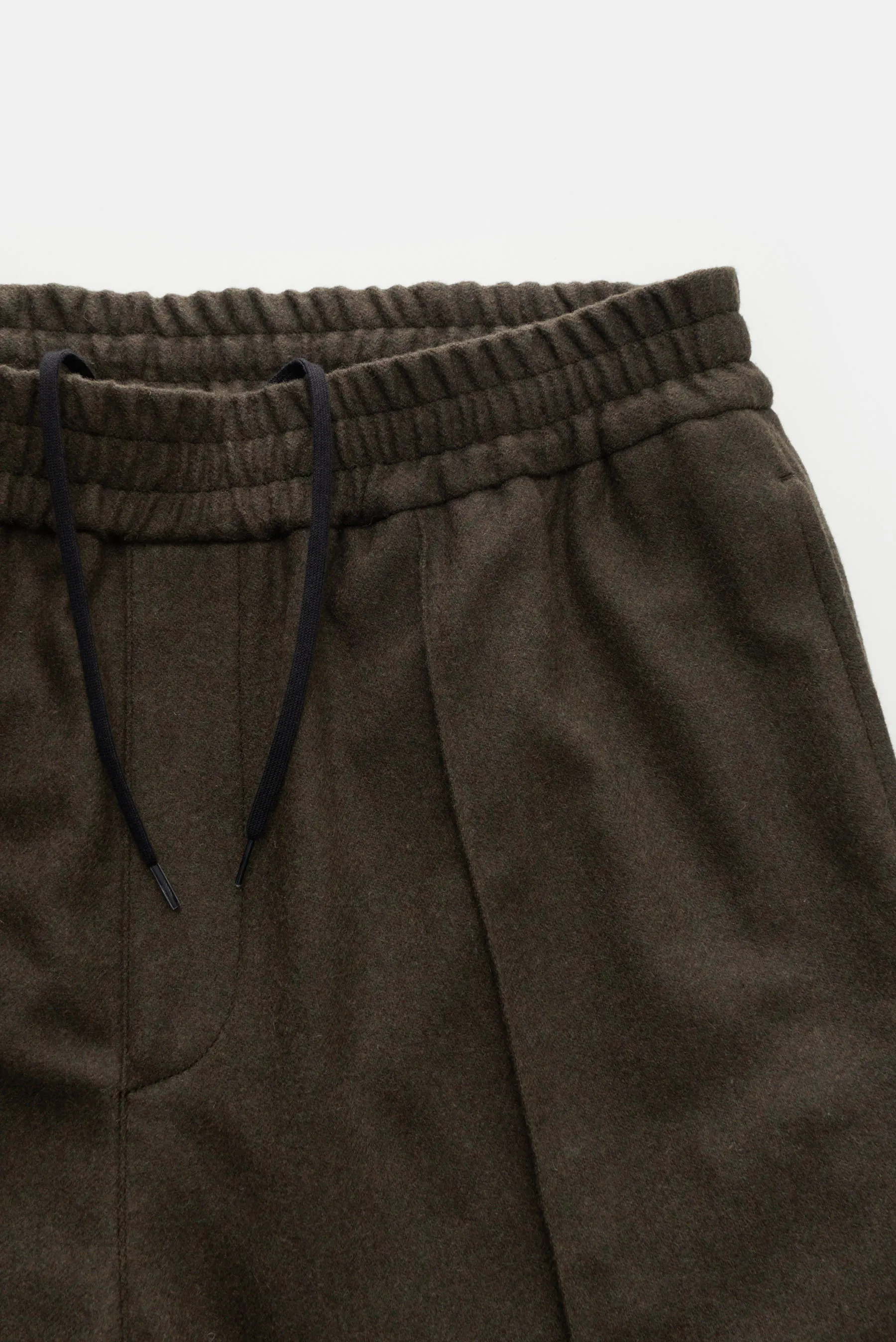 A.P.C. - Herren - Jogpants 'Pieter' dark olive – Bild 4