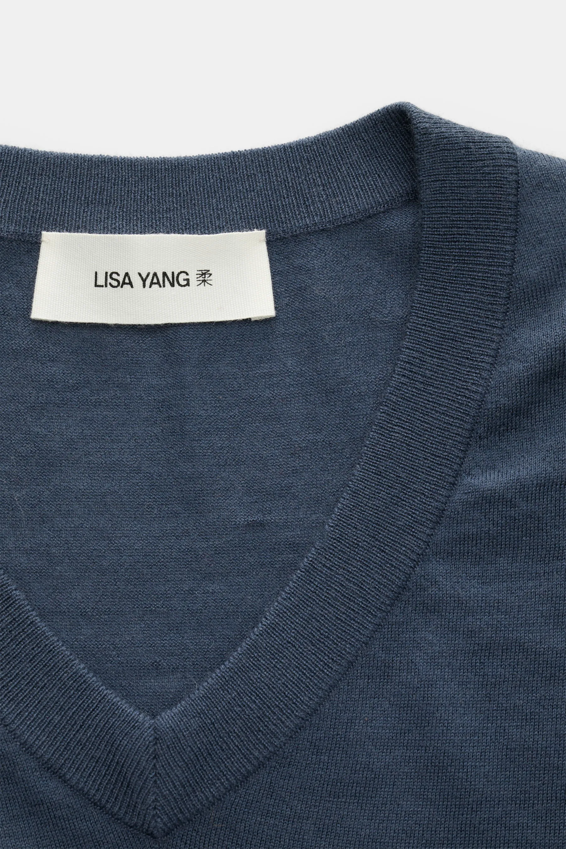 Lisa Yang - Herren - Cashmere V-Neck Kurzarm-Pullover 'Joakim' graublau – Bild 2