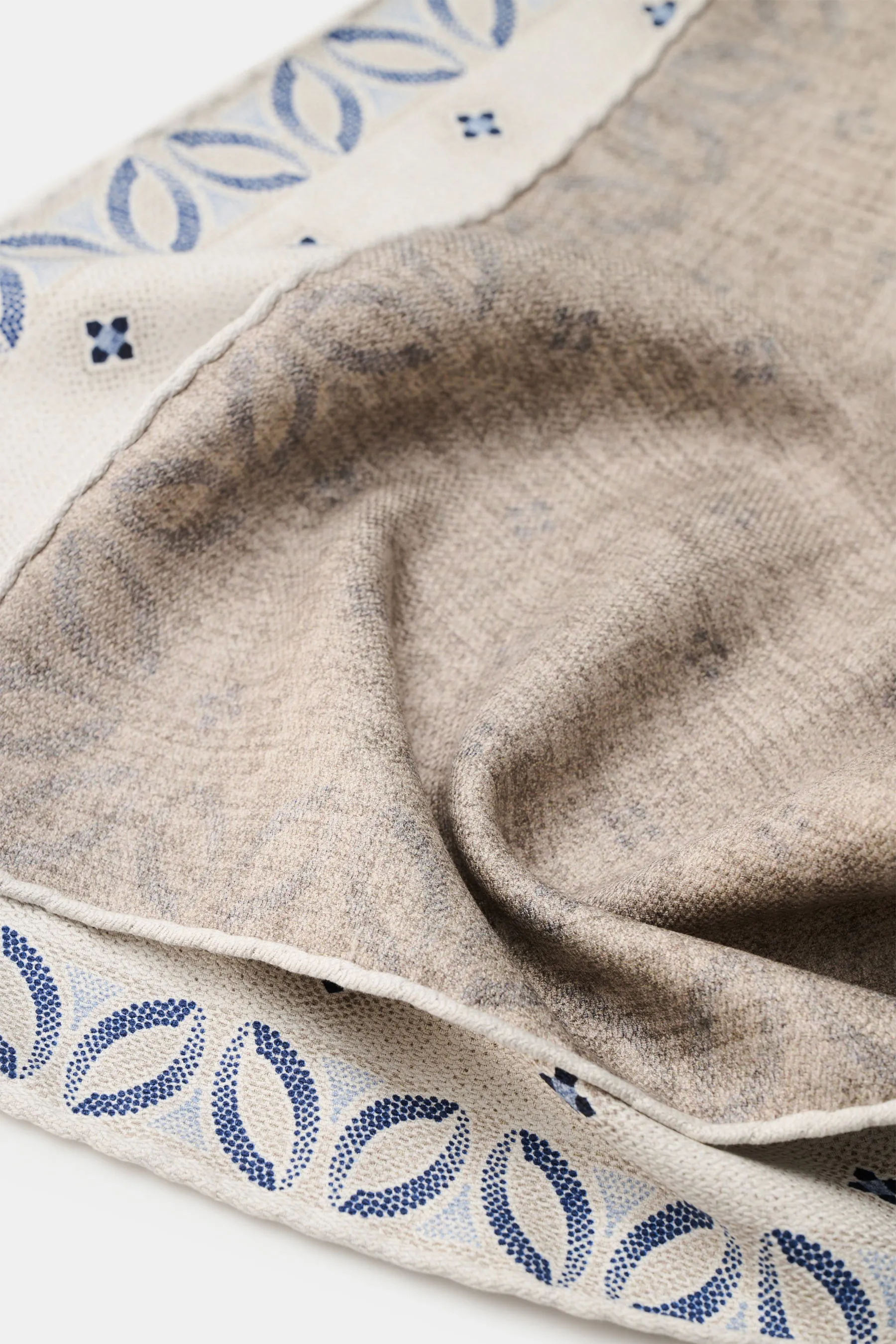 Brunello Cucinelli - Herren - Seiden-Einstecktuch creme/sand/dunkelblau gemustert – Bild 4