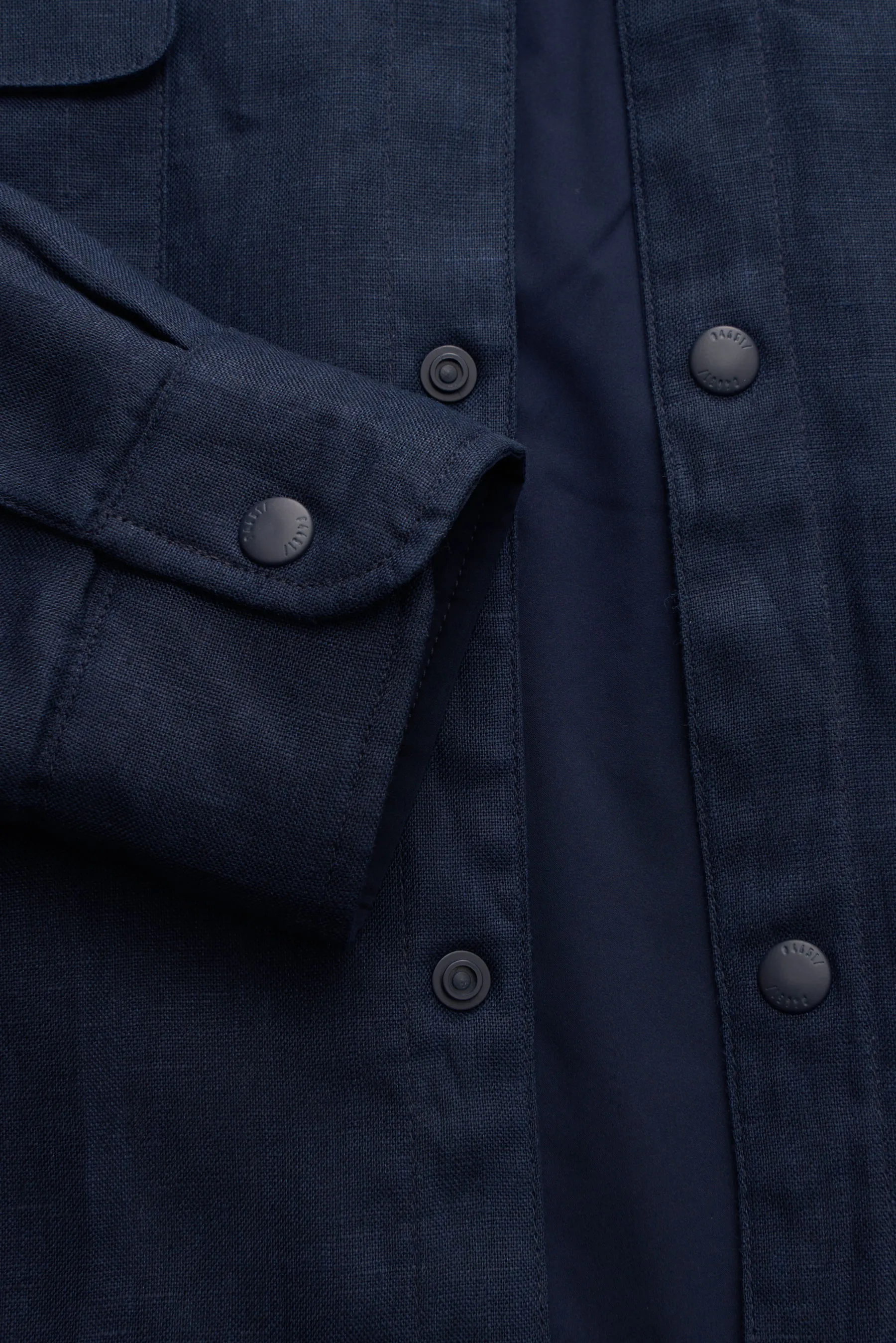 04651/ A trip in a bag - Herren - Leinen Overshirt 'Linen Breeze' navy – Bild 4