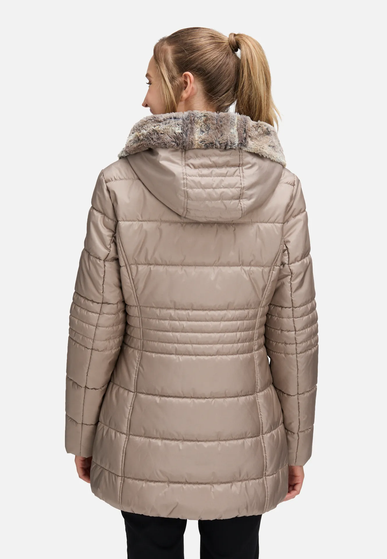 Outdoorjacke mit abnehmbarer Kapuze Outdoorjacke mit abnehmbarer Kapuze