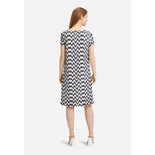 Sommerkleid mit V-Ausschnitt Sommerkleid mit V-Ausschnitt