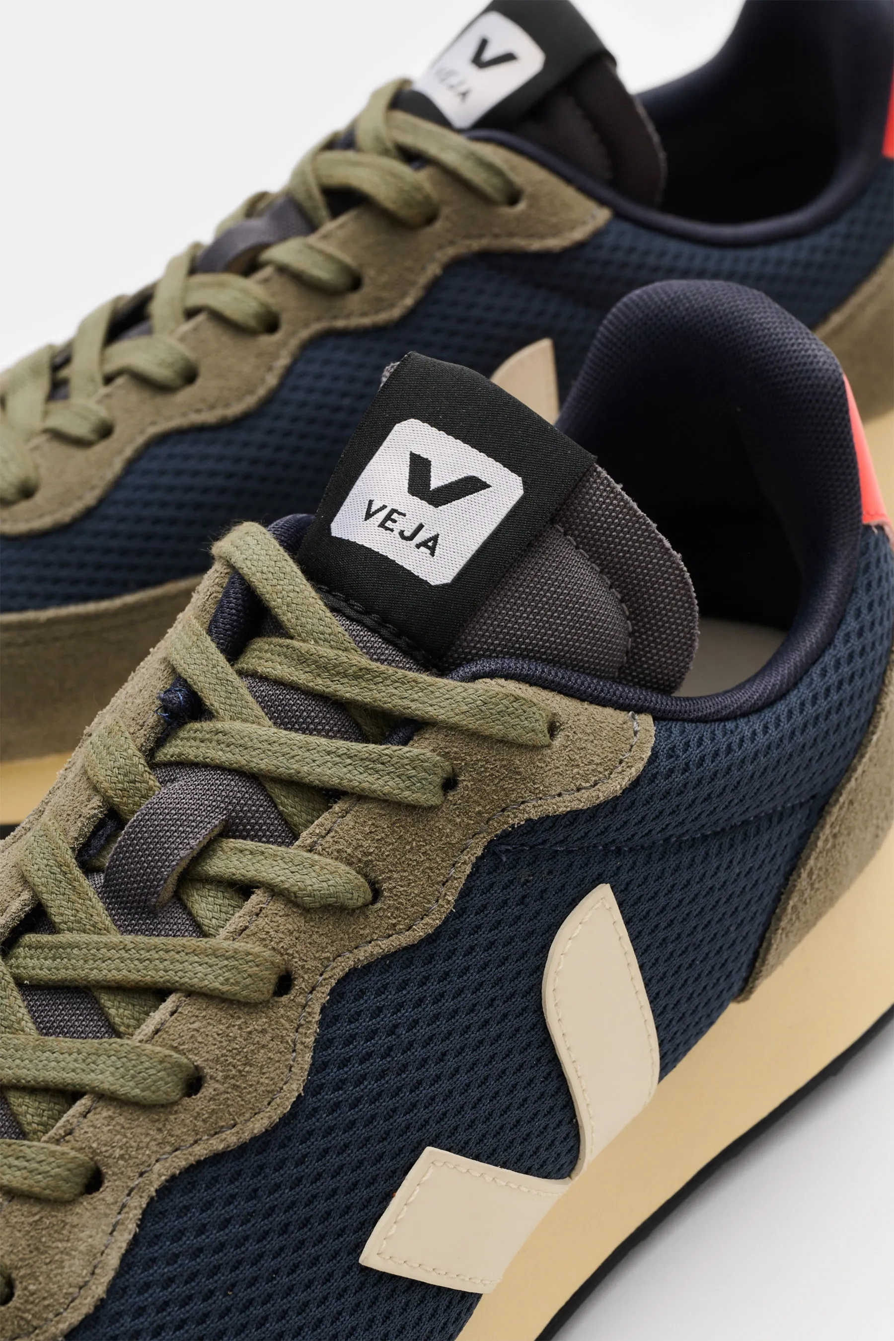 Veja - Herren - Sneaker 'Rio Branco' oliv/navy/orange – Bild 3