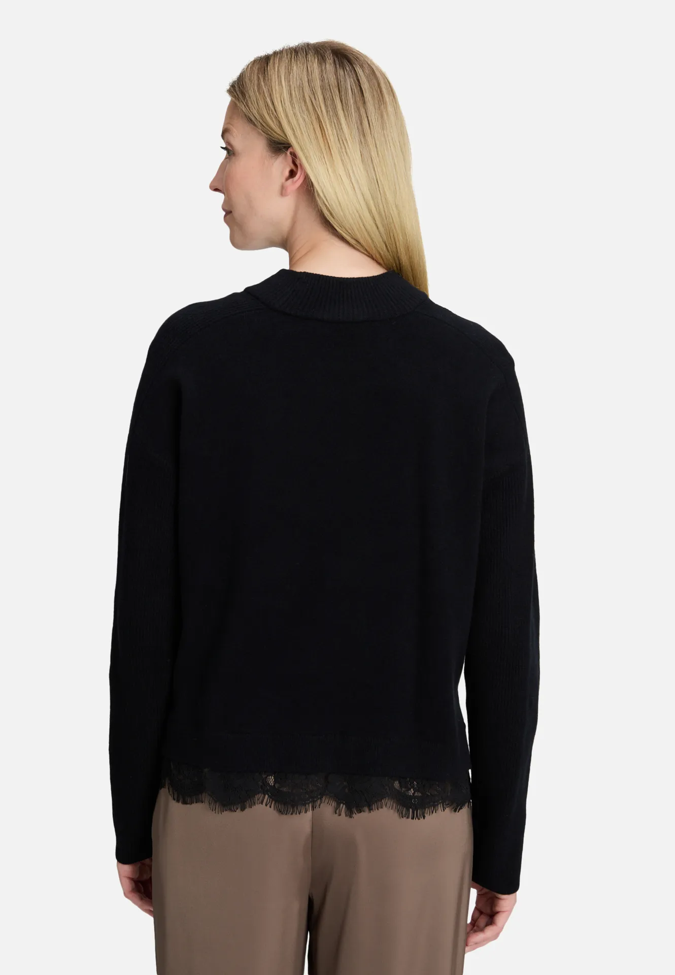 Feinstrickpullover mit Spitzenkante Feinstrickpullover mit Spitzenkante