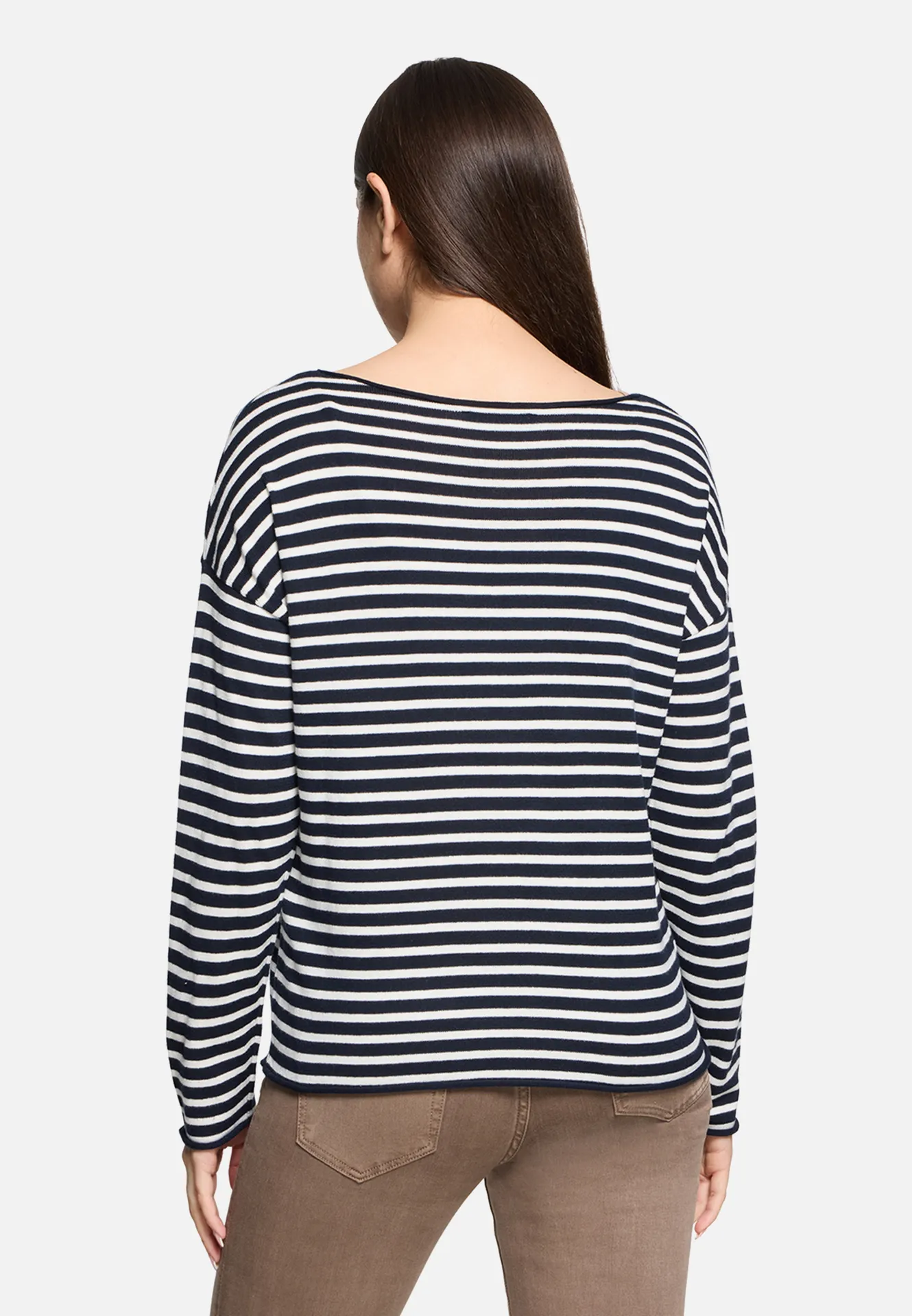 Strickpullover mit U-Boot-Ausschnitt Strickpullover mit U-Boot-Ausschnitt