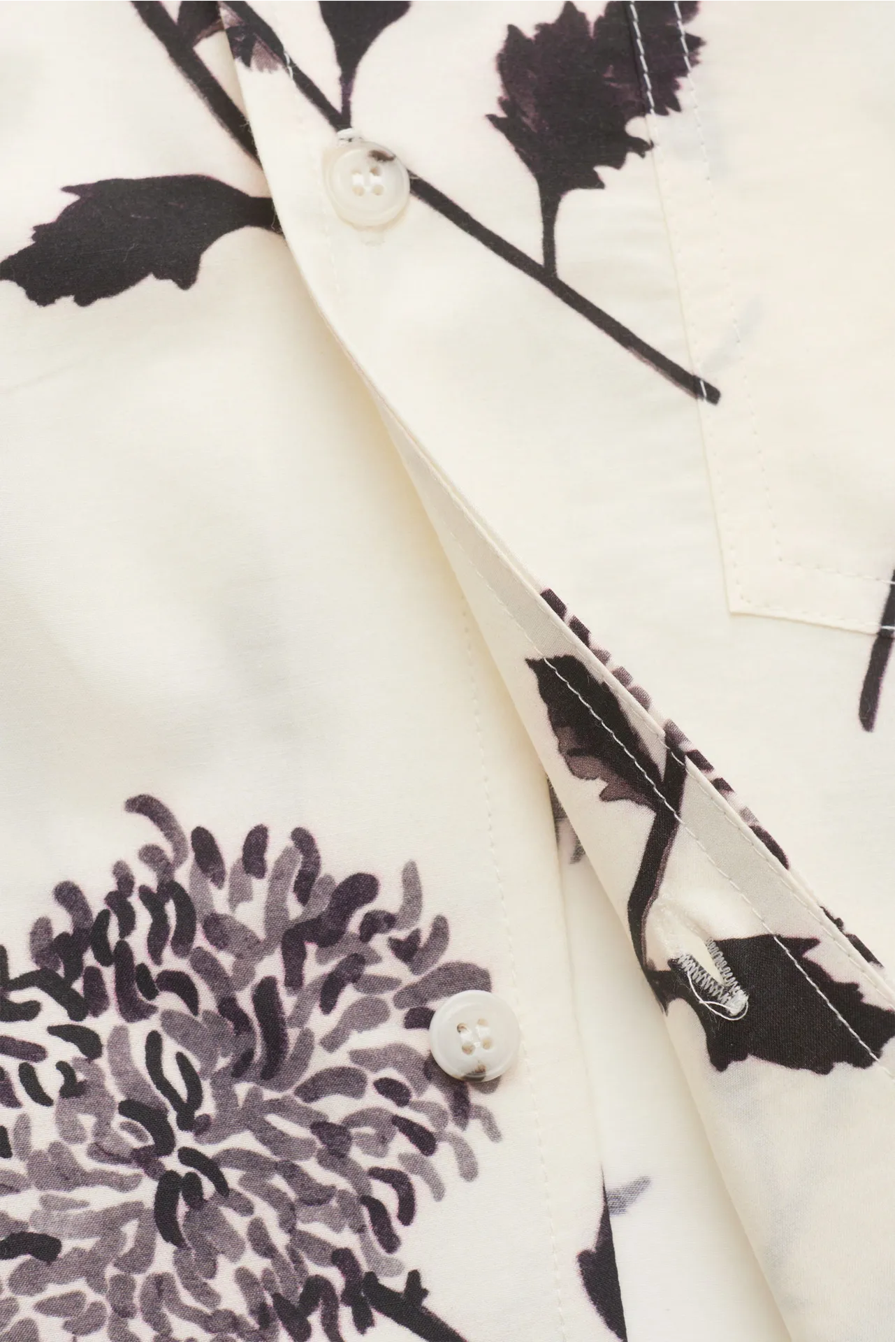 Nanushka - Herren - Kurzarmhemd 'Yuki' Kubanischer Kragen creme/schwarz gemustert – Bild 3