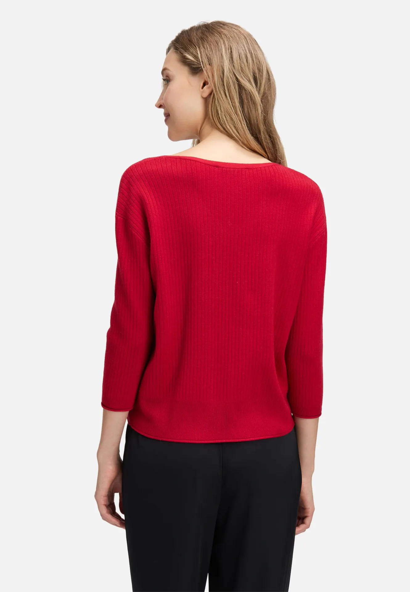 Feinstrickpullover mit V-Ausschnitt Feinstrickpullover mit V-Ausschnitt