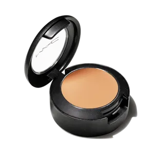 Mac Cosmetics - Studio Finish SPF 35 Concealer - NC20 Mac Cosmetics - Studio Finish SPF 35 Concealer - NC20