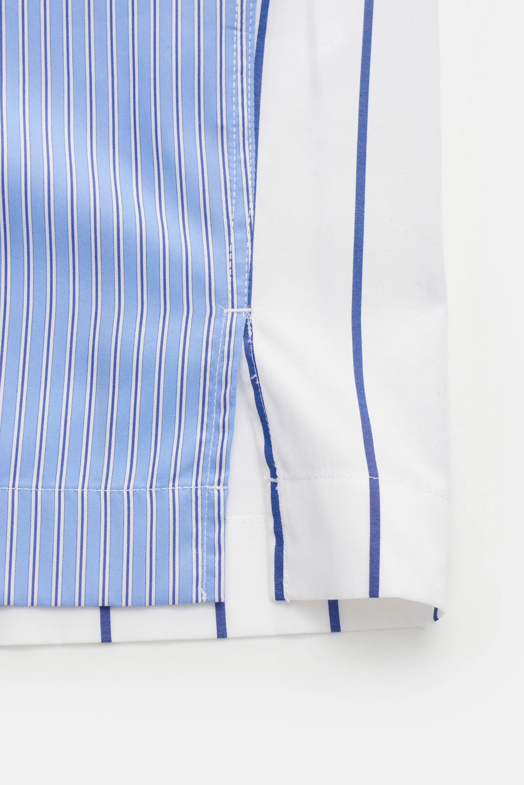 JW Anderson - Herren - Kurzarmhemd Kubanischer Kragen graublau/rauchblau/weiß gestreift – Bild 4