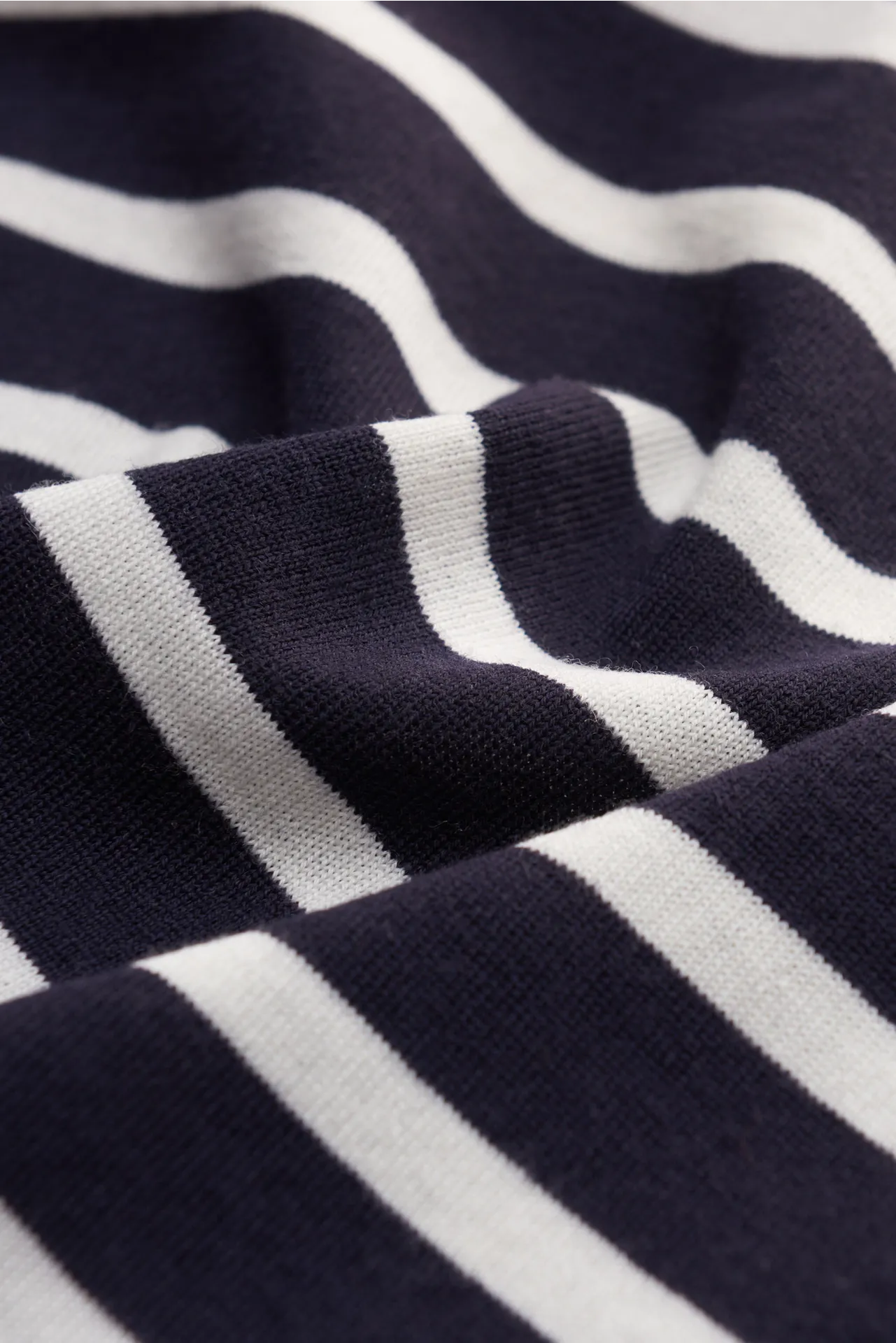 04651/ A trip in a bag - Herren - Feinstrick Rundhals-Pullover navy/weiß gestreift – Bild 5