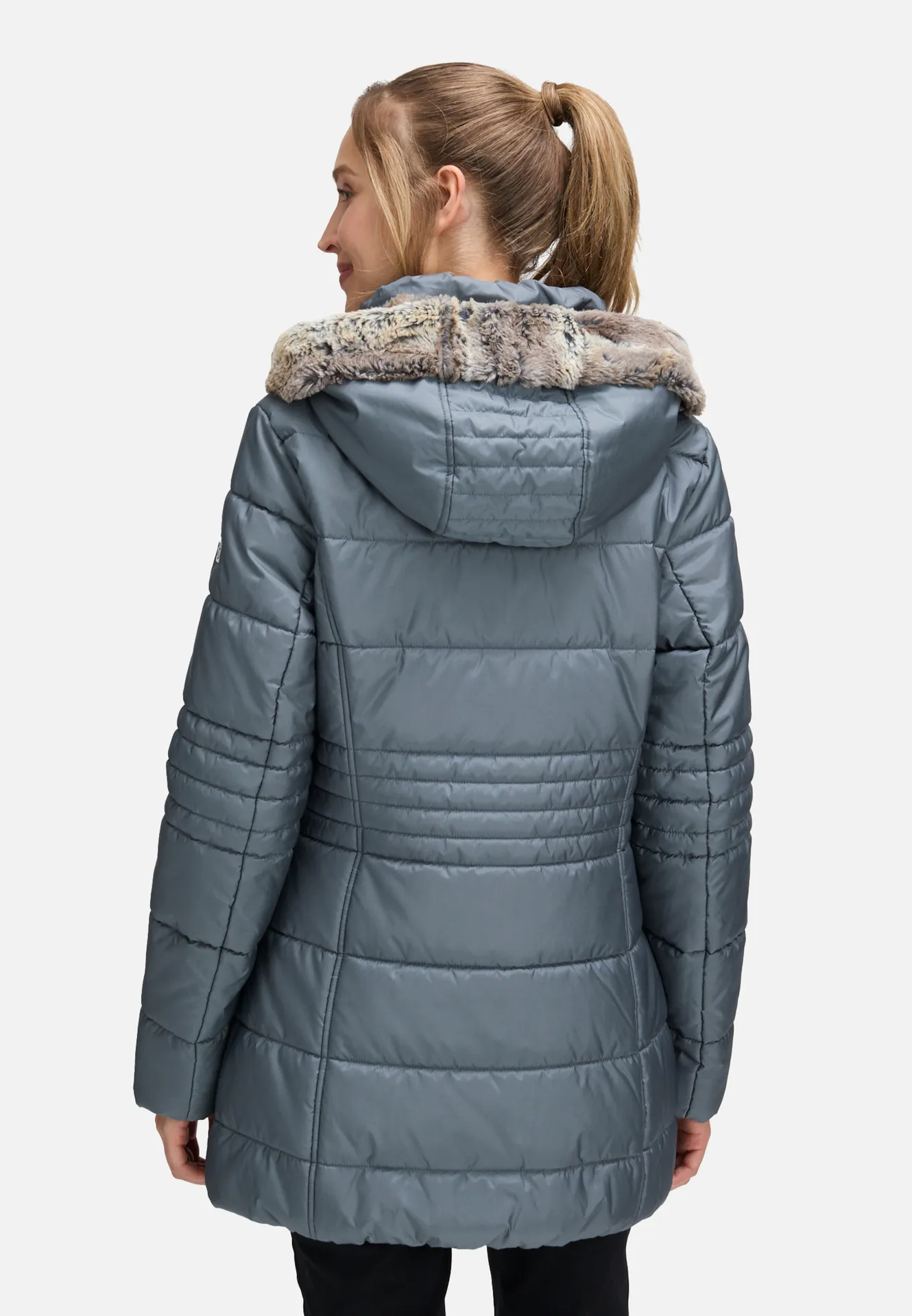 Outdoorjacke mit abnehmbarer Kapuze Outdoorjacke mit abnehmbarer Kapuze