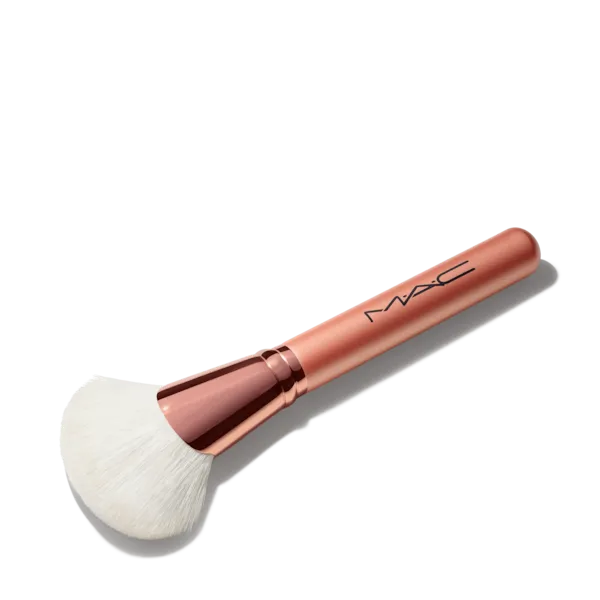 MAC Cosmetics 143S Bronzer Fan Brush MAC Cosmetics 143S Bronzer Fan Brush