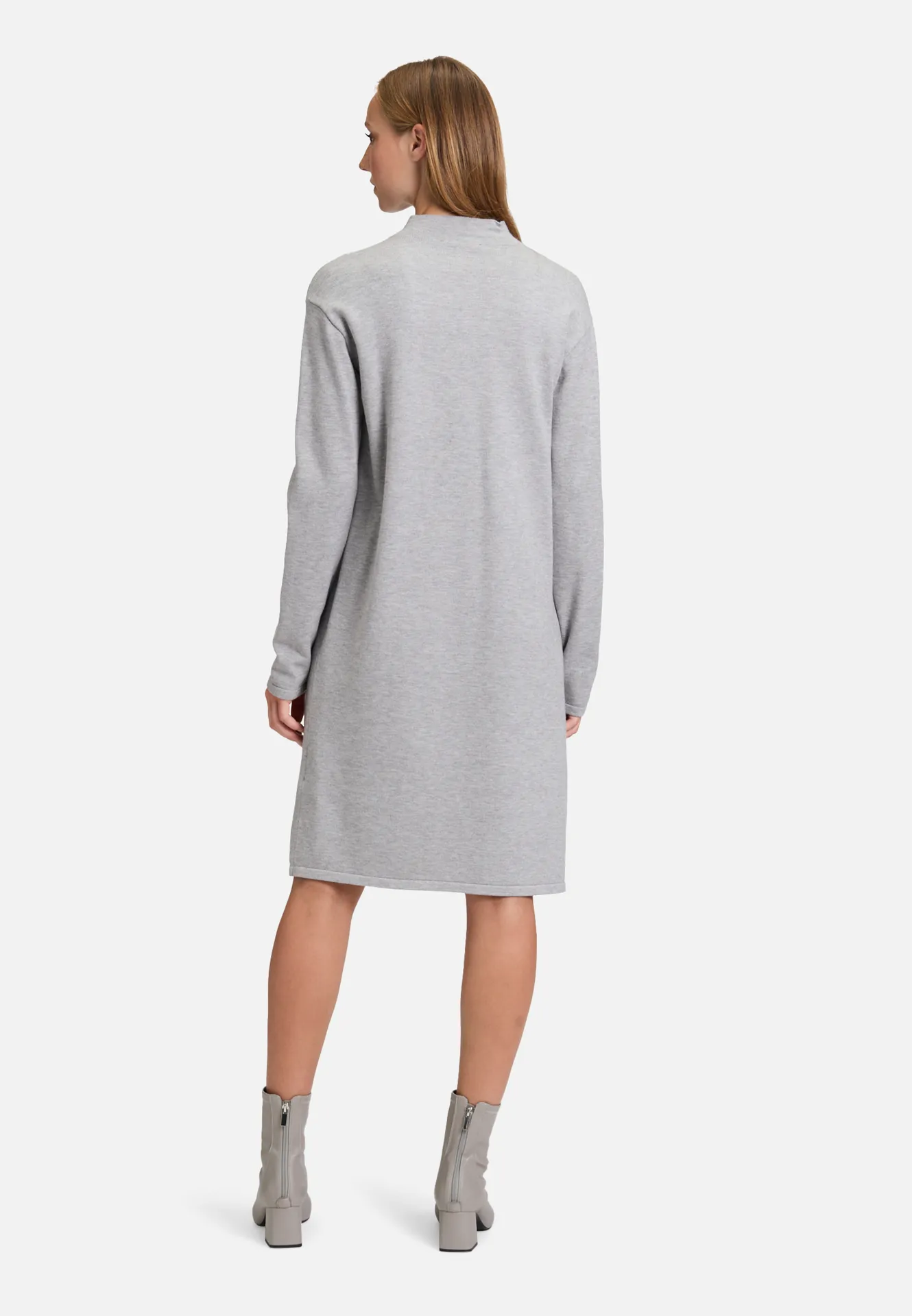 Strickkleid mit Stehkragen Strickkleid mit Stehkragen