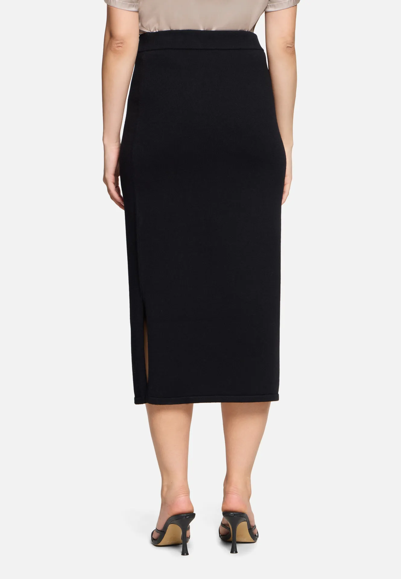 Strickrock mit Seitenschlitzen Strickrock mit Seitenschlitzen