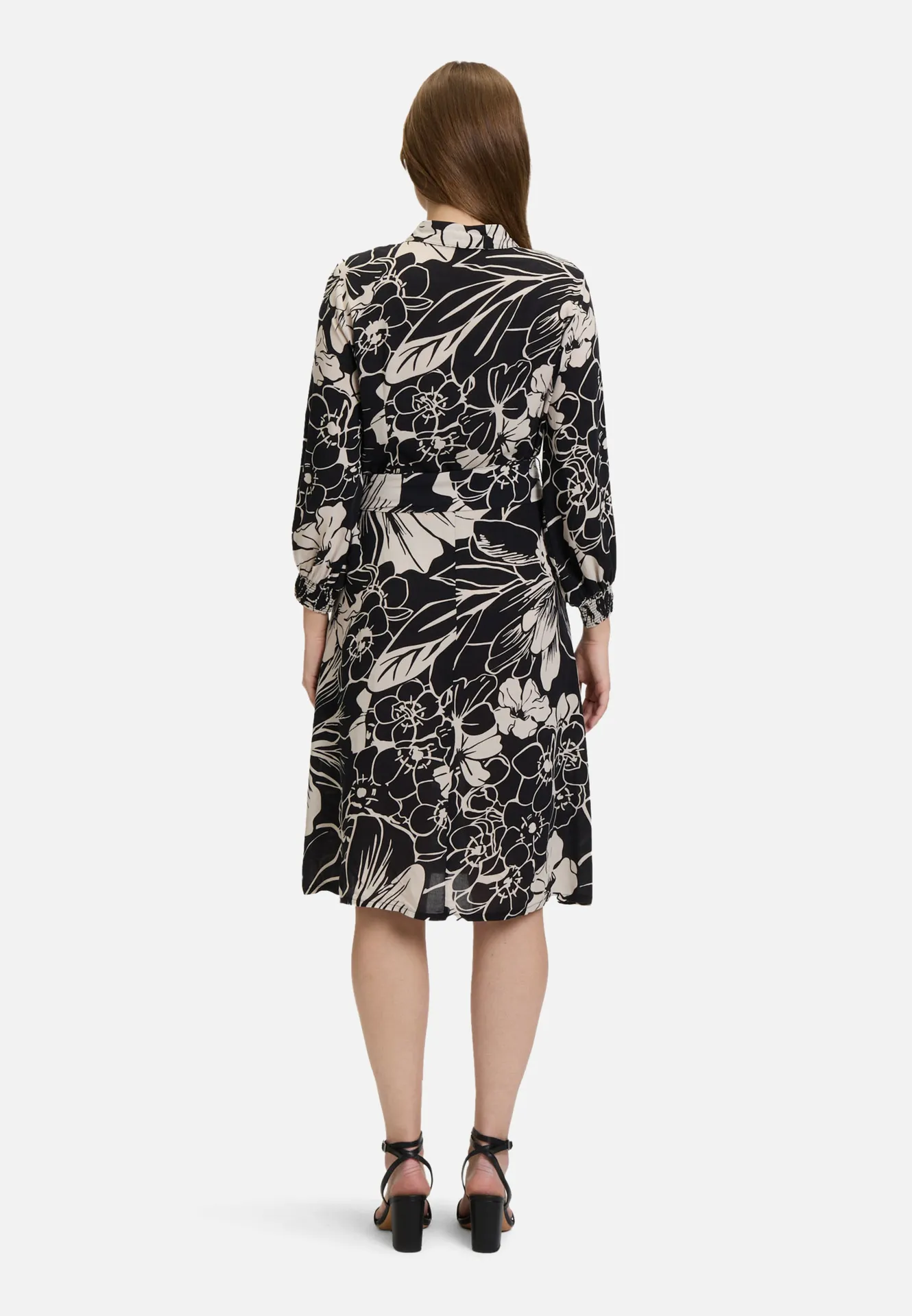 Hemdblusenkleid mit Bindegürtel Hemdblusenkleid mit Bindegürtel