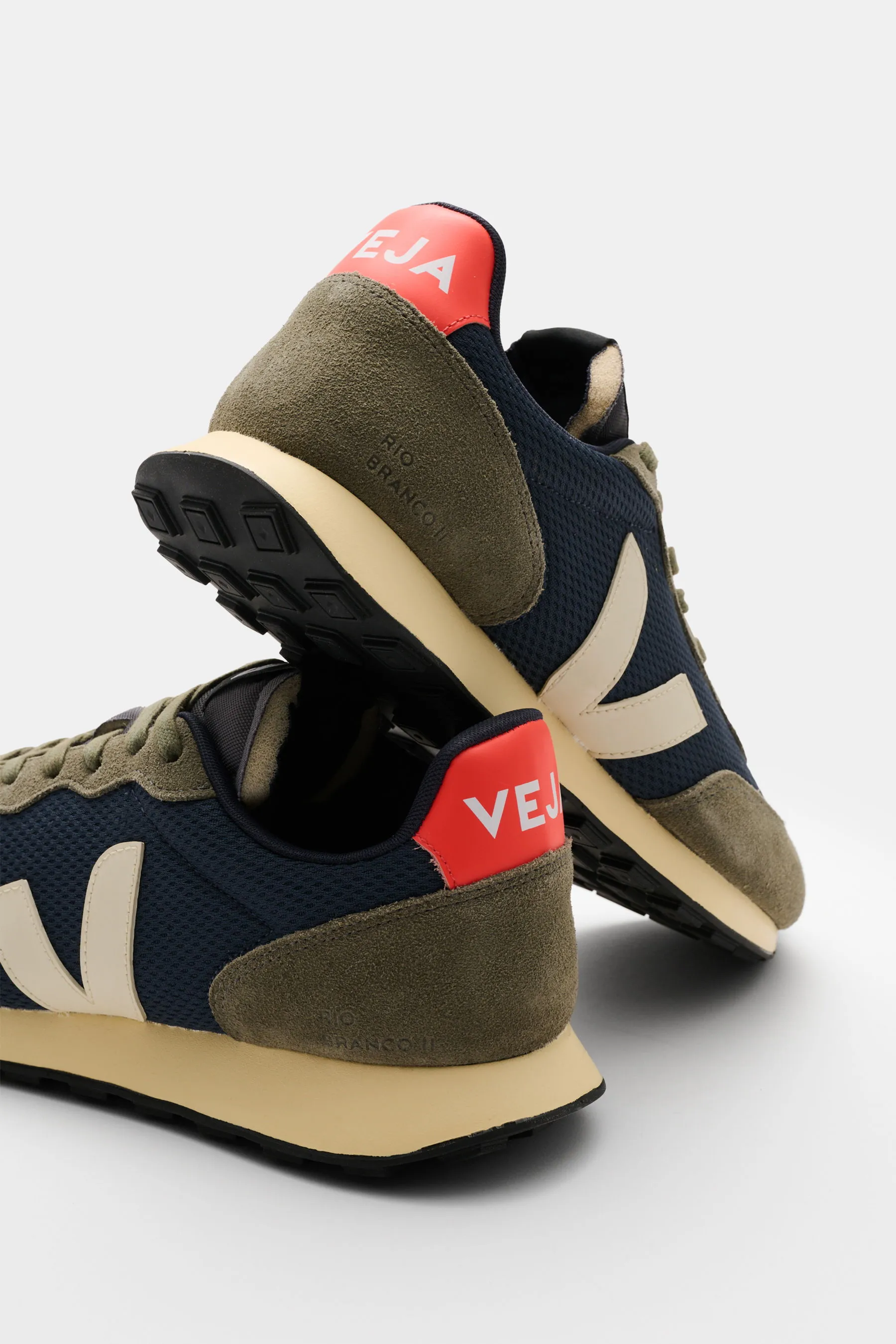 Veja - Herren - Sneaker 'Rio Branco' oliv/navy/orange – Bild 4