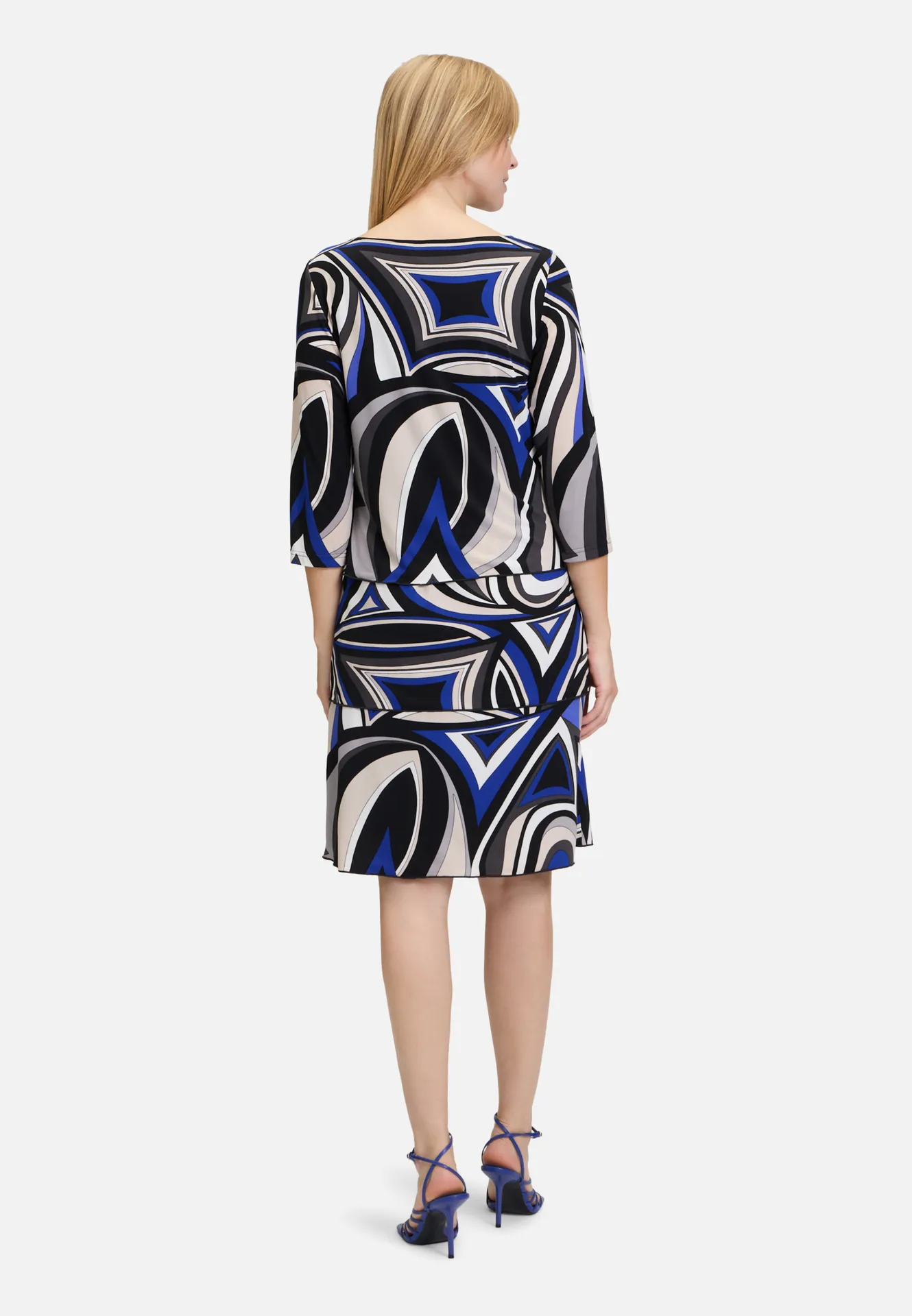 Stufenkleid mit 3/4 Arm Stufenkleid mit 3/4 Arm