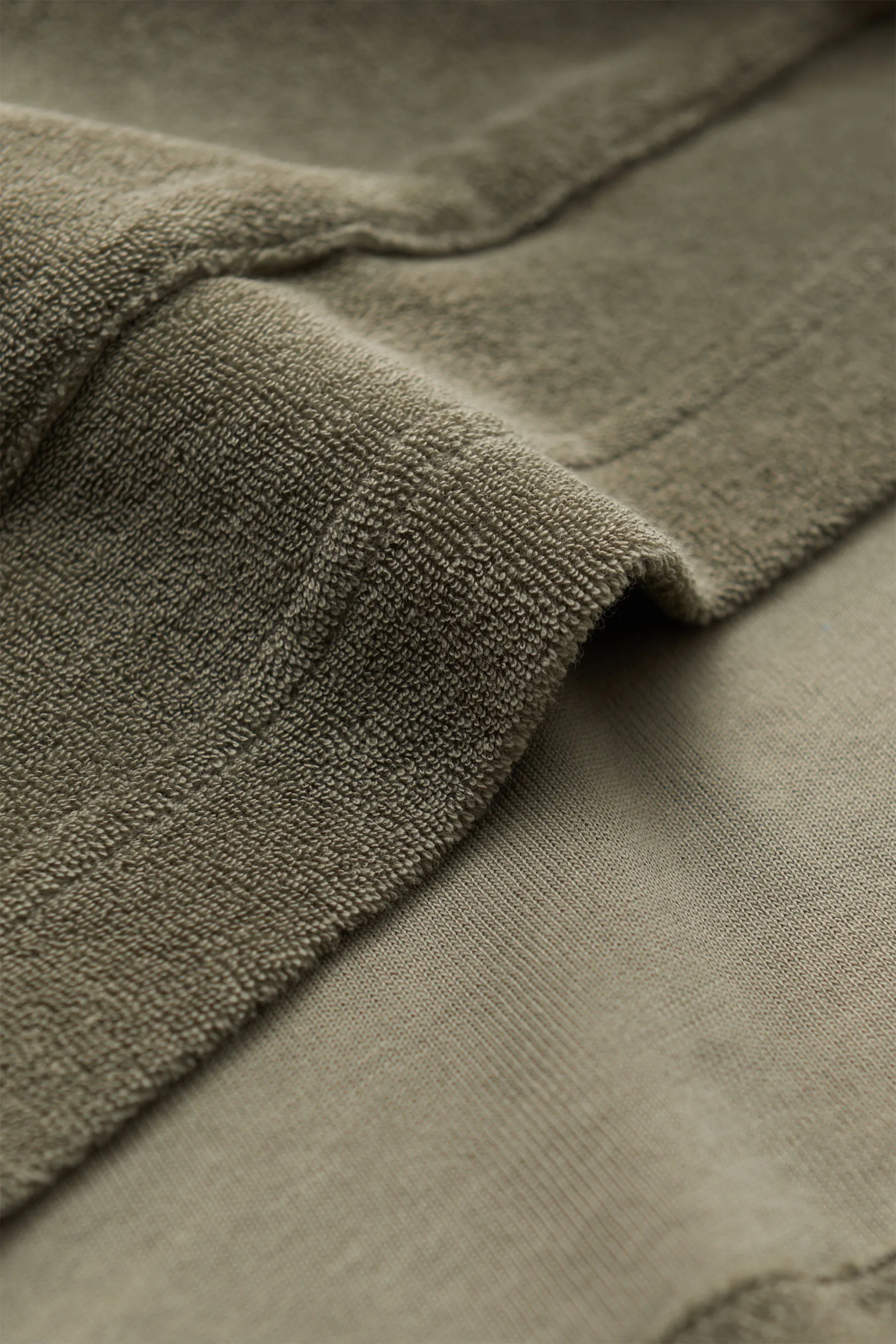 04651/ A trip in a bag - Herren - Kapuzenpullover 'Beach Hoodie' graugrün – Bild 5