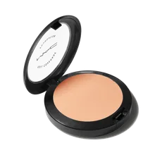 Mac Cosmetics - Full Coverage Foundation - NW20 Mac Cosmetics - Full Coverage Foundation - NW20