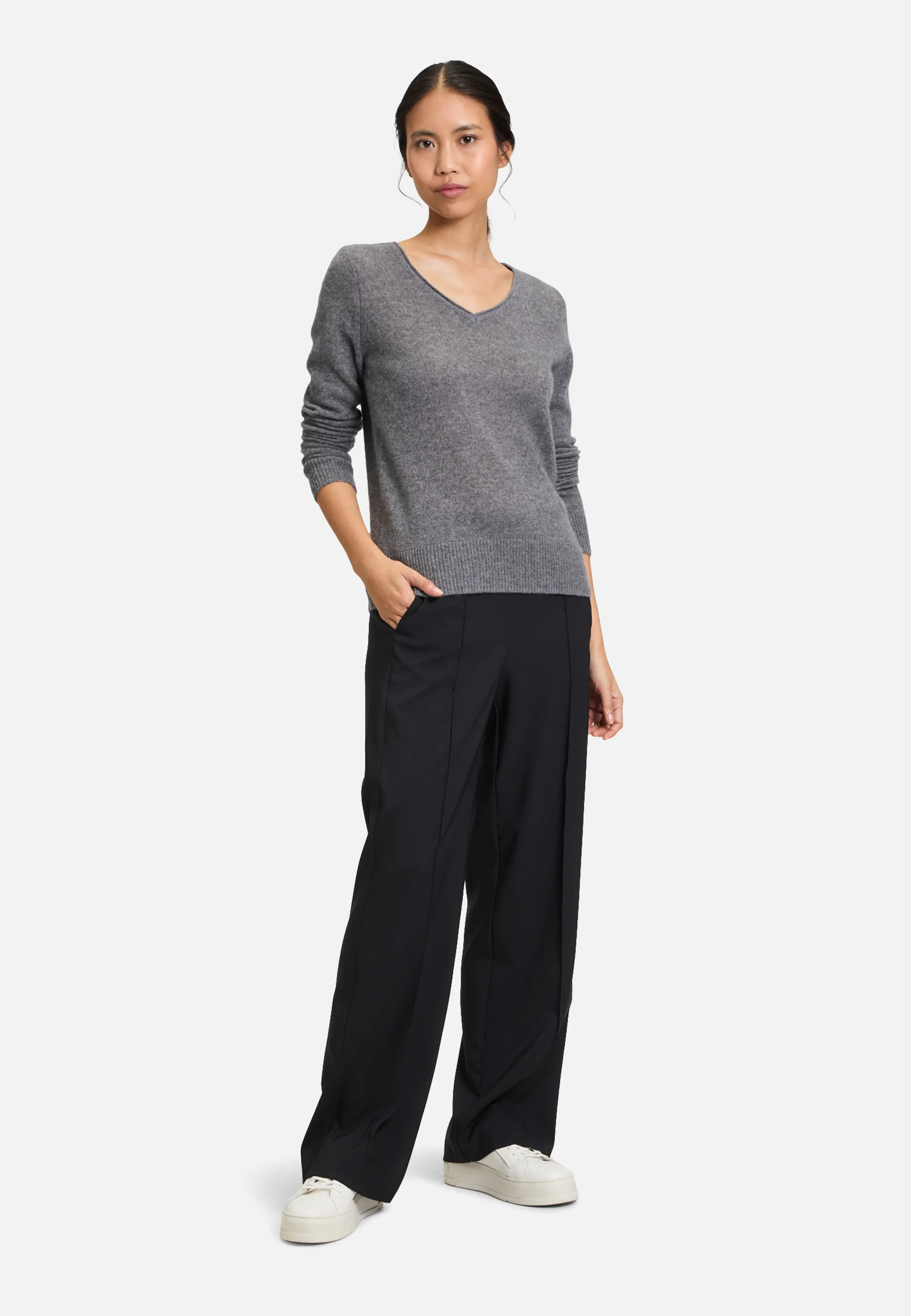 Kaschmir-Pullover mit V-Ausschnitt – Bild 2