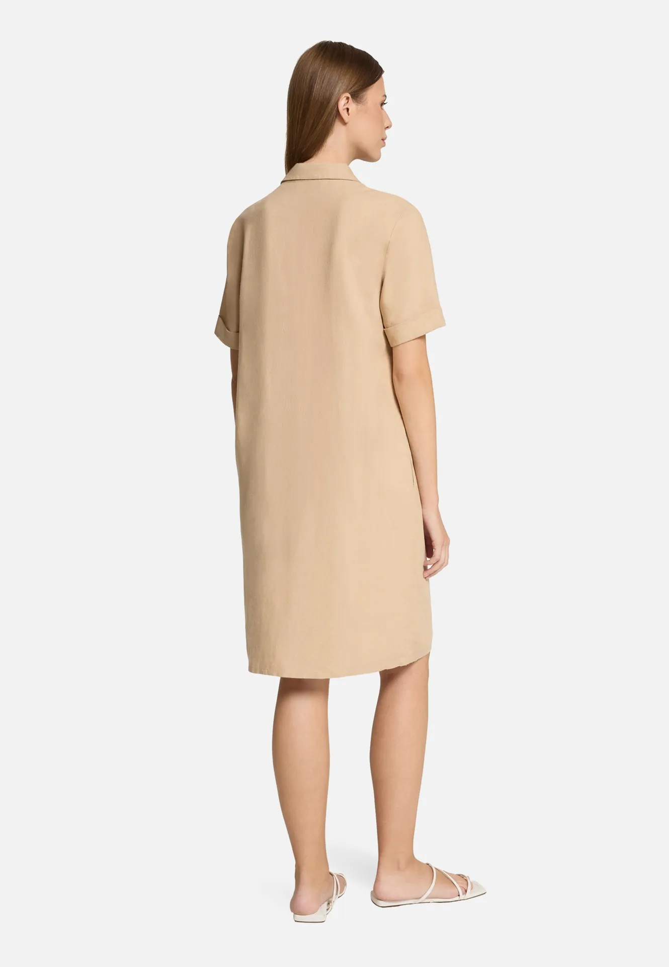 Leinenkleid mit Knopfleiste Leinenkleid mit Knopfleiste