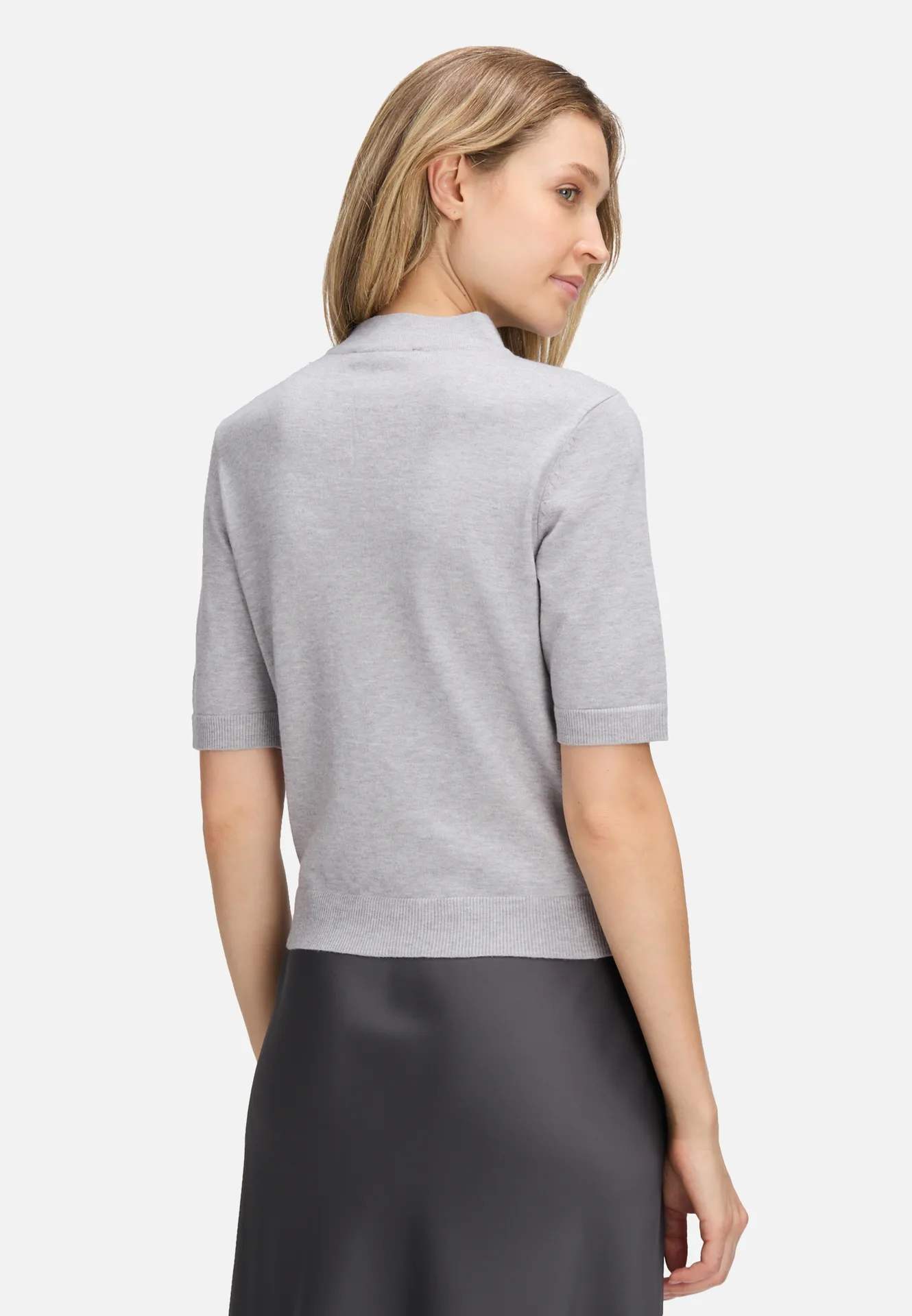 Feinstrickpullover mit Stehkragen Feinstrickpullover mit Stehkragen