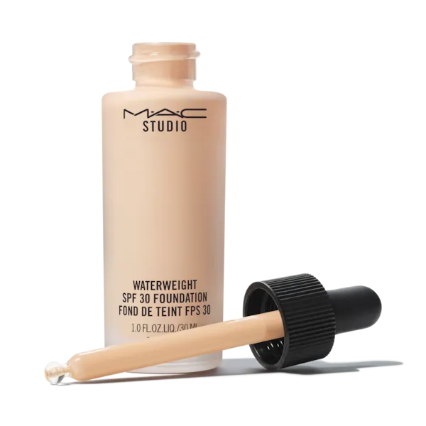 Mac Cosmetics - Studio Waterweight SPF 30 Foundation - NC20 Mac Cosmetics - Studio Waterweight SPF 30 Foundation - NC20
