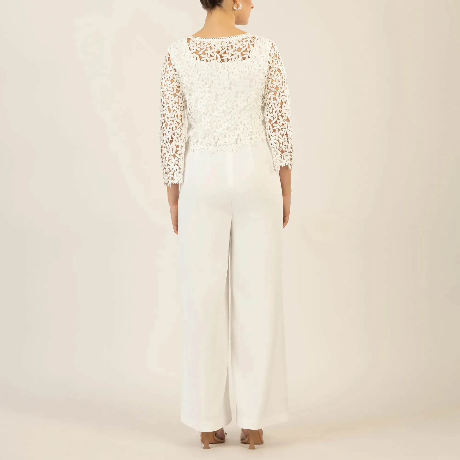 Apart - Hochzeitsoverall mit Spitzenjäckchen - Größe 46 - creme – Bild 2