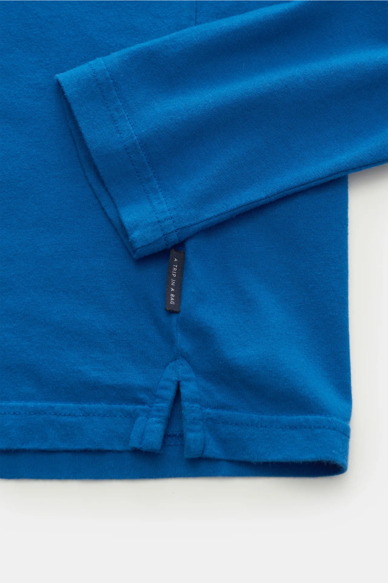 04651/ A trip in a bag - Herren - Henley-Shirt 'Organic Hemley' blau – Bild 4