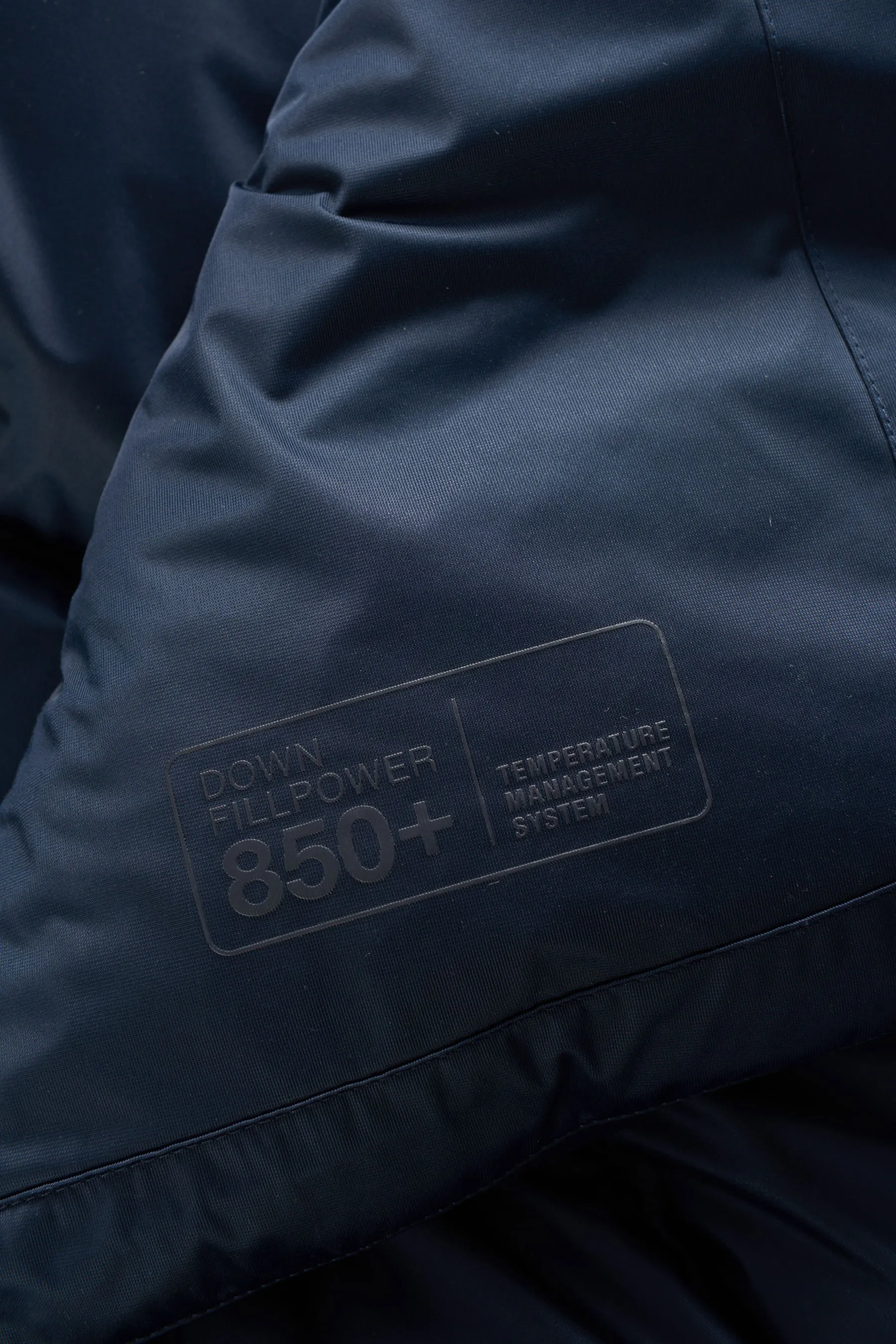 04651/ A trip in a bag x MAMMUT - Herren - Daunenjacke 'Mammut' navy – Bild 7