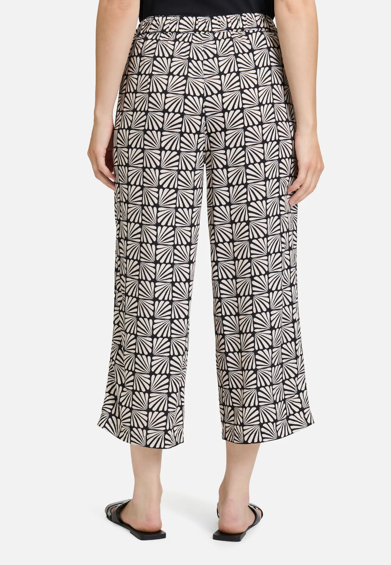 Schlupfhose mit Eingrifftaschen Schlupfhose mit Eingrifftaschen