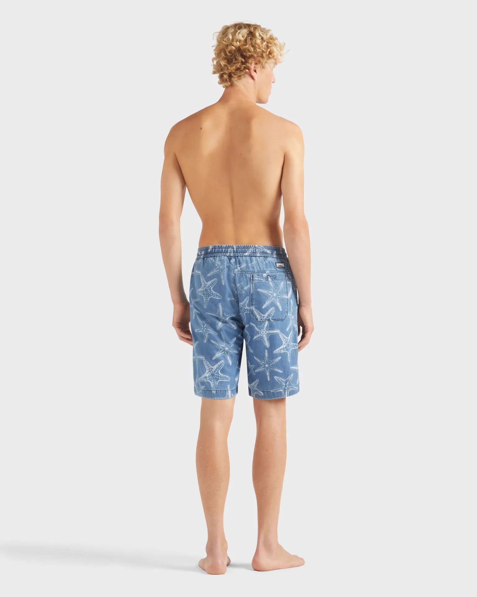 Vilebrequin - Bermudashorts Aus Leichtem Denim Mit Starfish-print Für Herren - Bermuda - Levant - Blau - Größe 40 – Bild 4