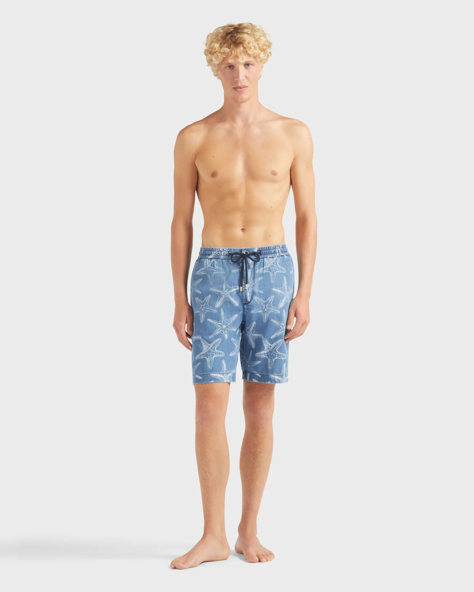 Vilebrequin - Bermudashorts Aus Leichtem Denim Mit Starfish-print Für Herren - Bermuda - Levant - Blau - Größe 40 – Bild 3