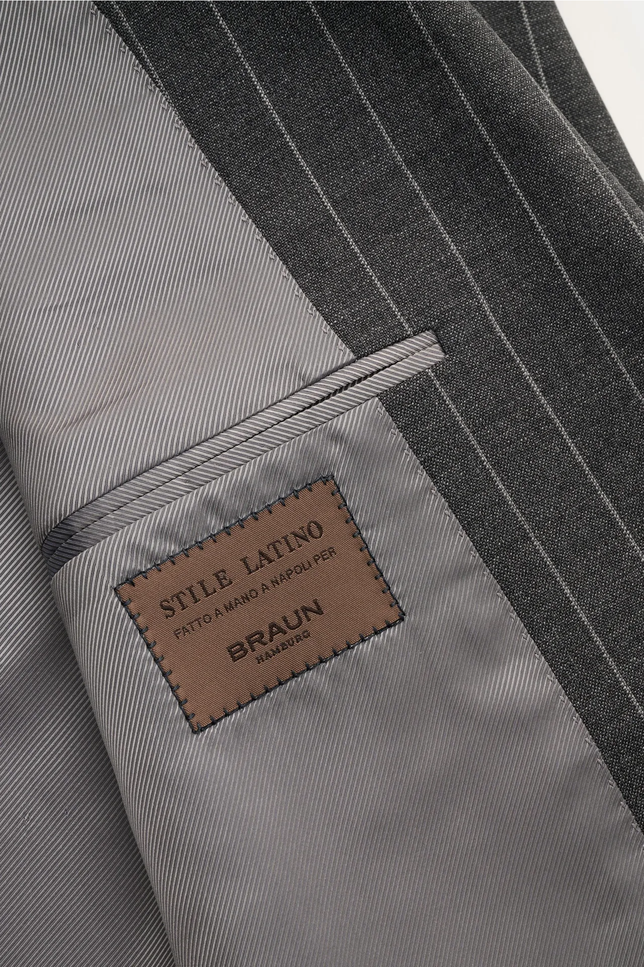 Stile Latino - Herren - Anzug 'Vincenzo' dunkelgrau/hellgrau gestreift – Bild 3