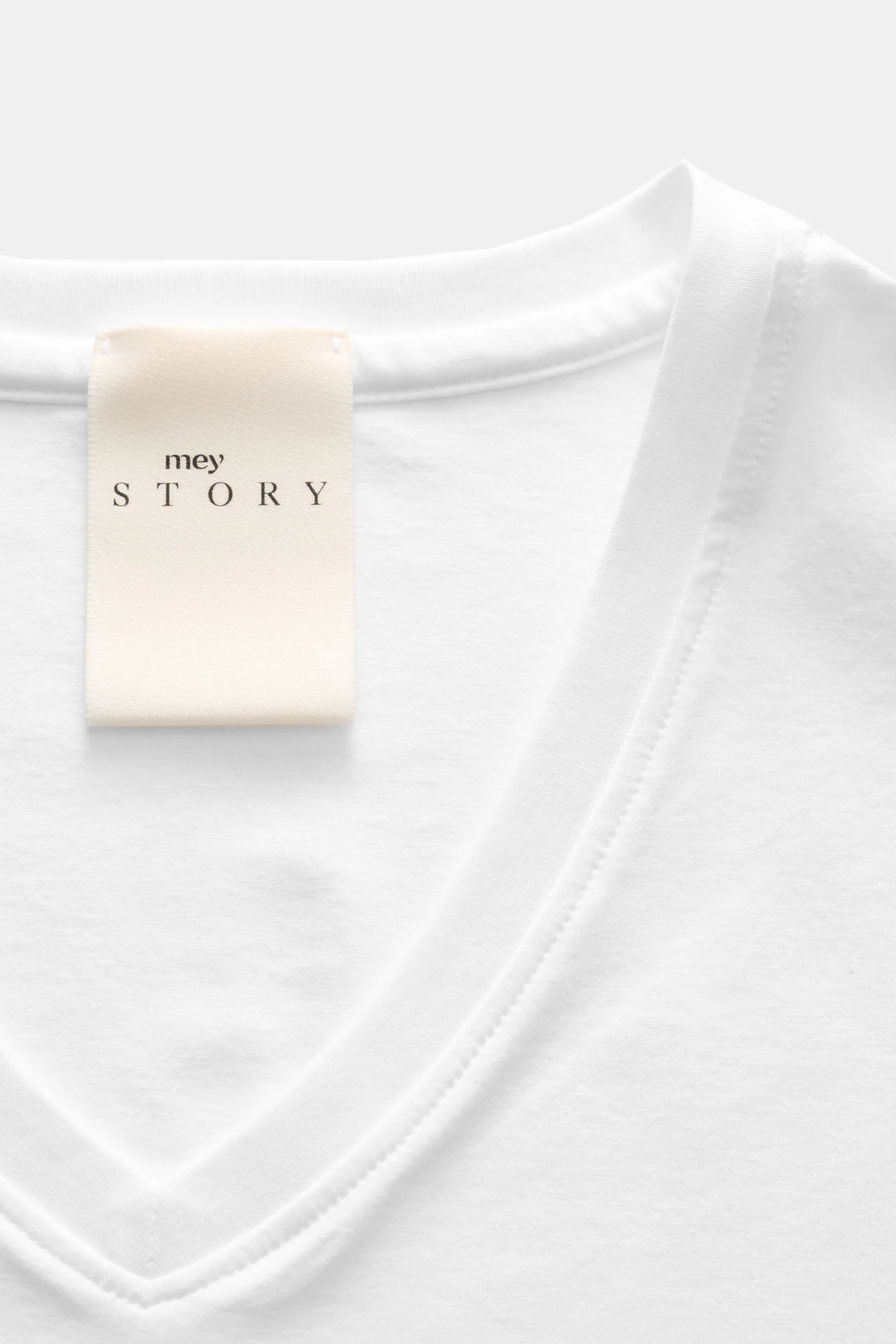 mey story - Herren - V-Neck T-Shirt weiß – Bild 2