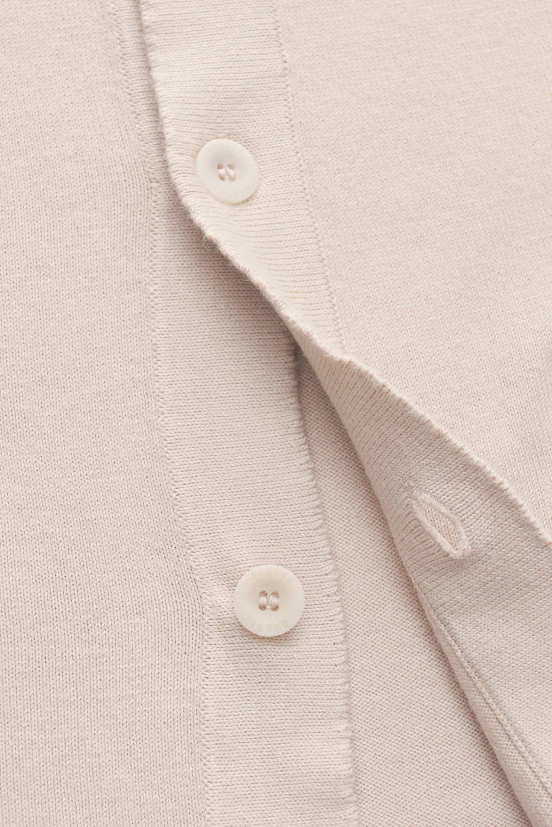 04651/ A trip in a bag - Herren - Kurzarm-Strickhemd 'Foggy Shirt' schmaler Kragen beige – Bild 4