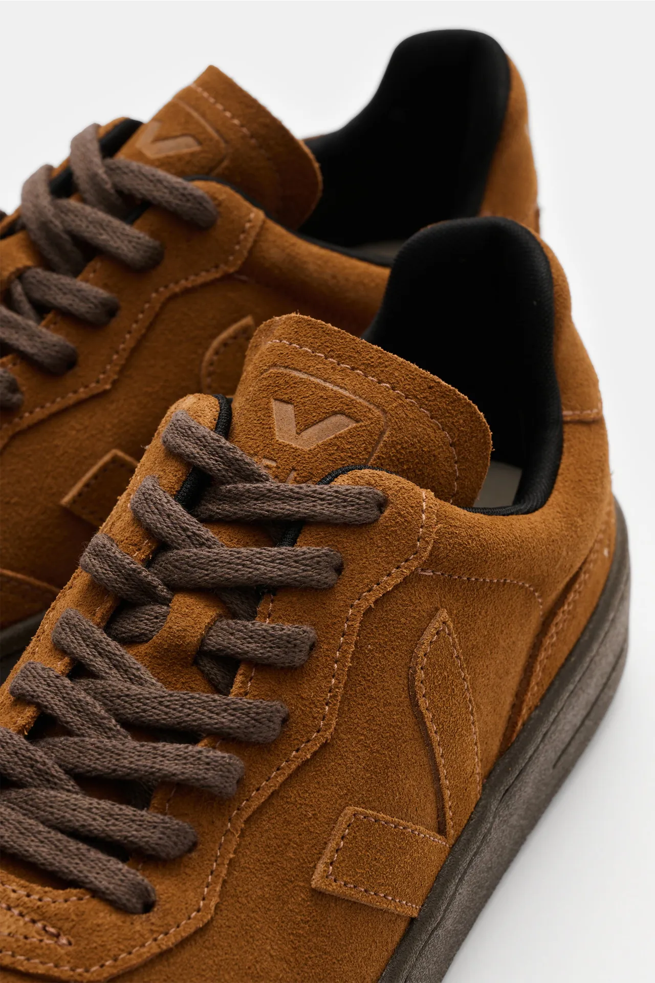 Veja - Herren - Sneaker 'V-90 Suede' camel – Bild 3