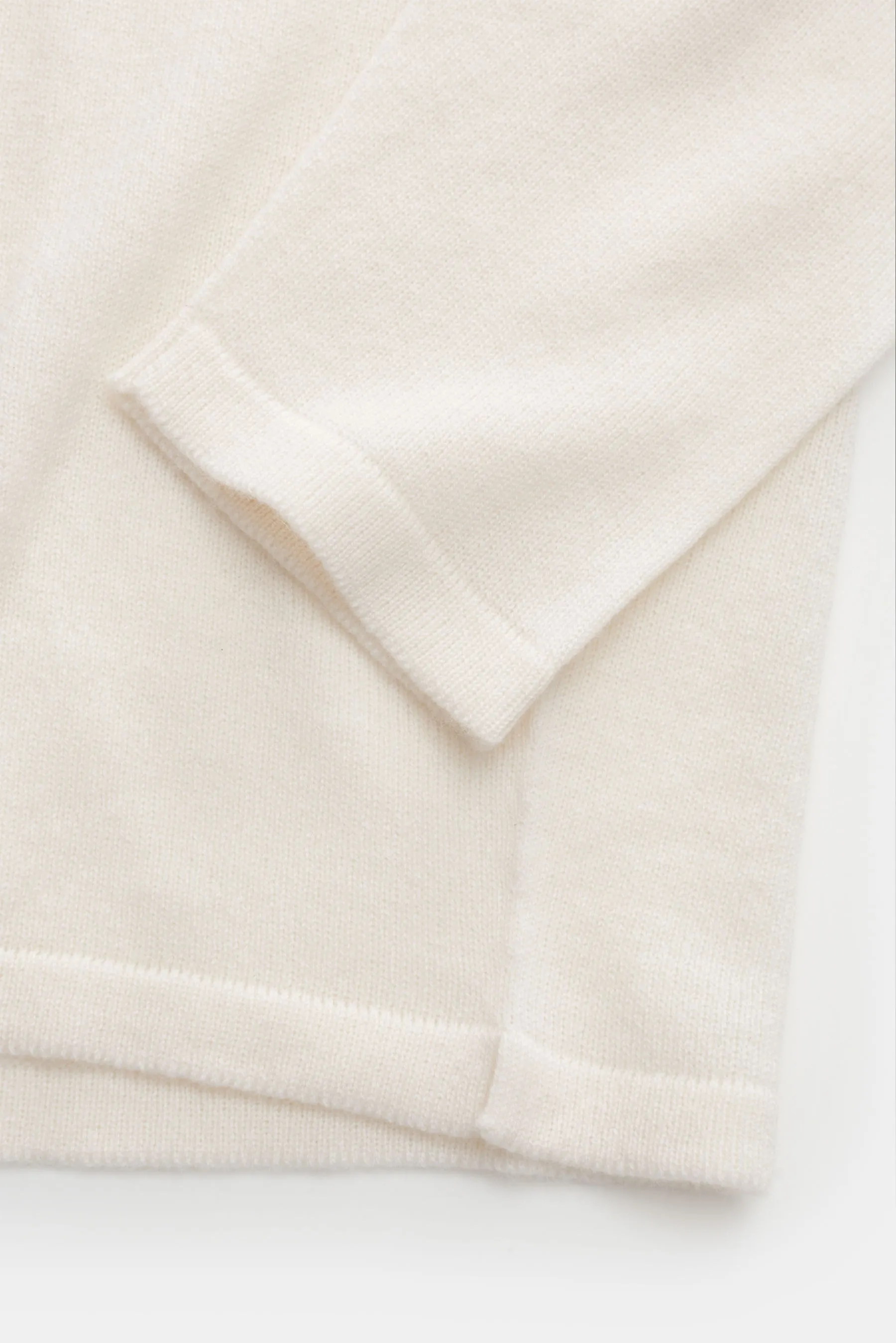 04651/ A trip in a bag - Herren - Cashmere Pullover 'The Pocket Crew' creme – Bild 4