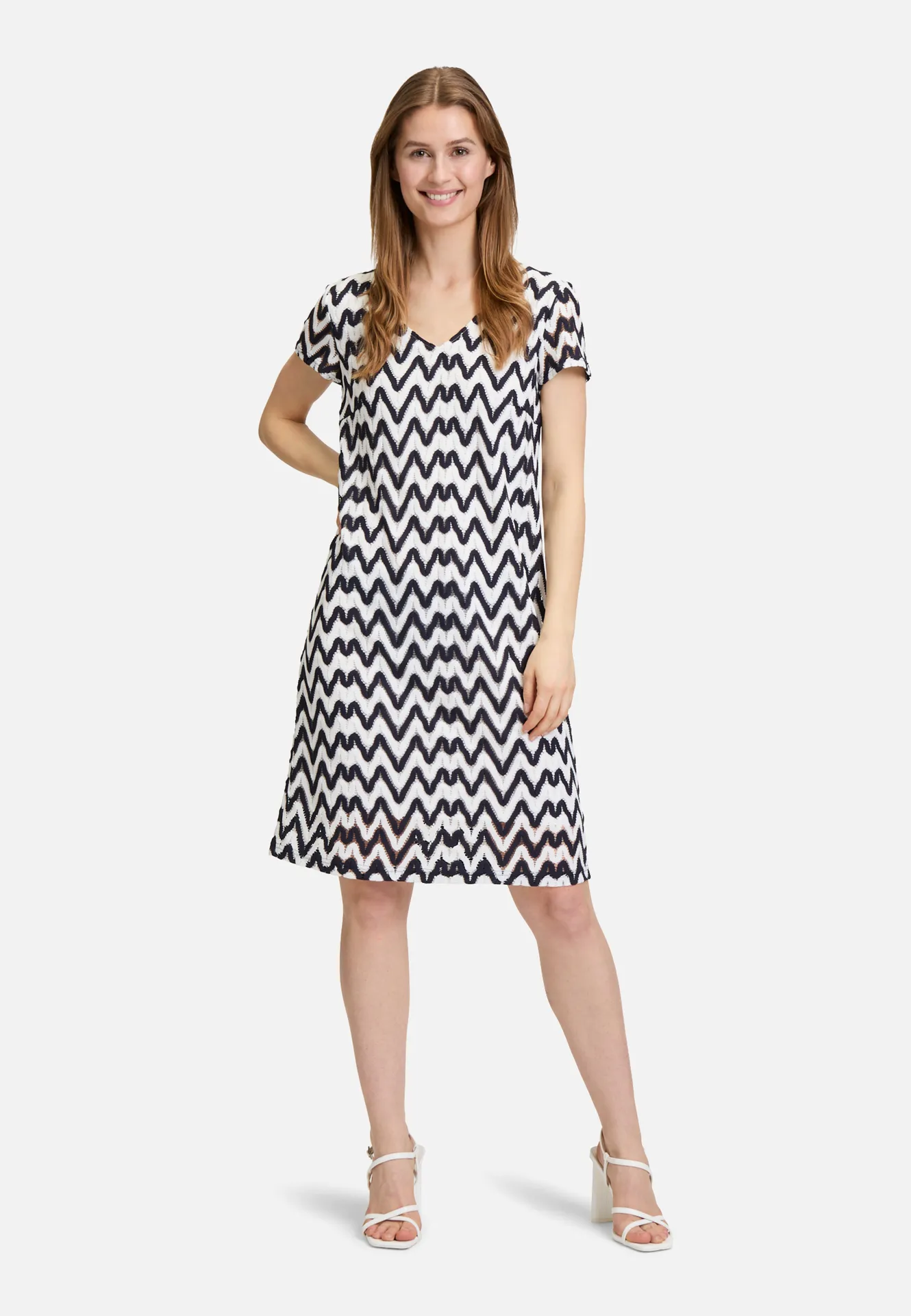 Sommerkleid mit V-Ausschnitt – Bild 2