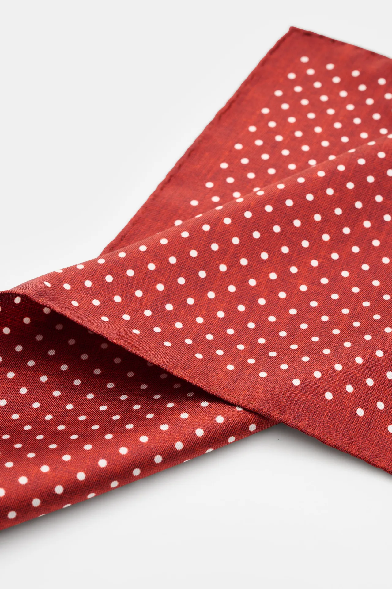 Rosi Collection - Herren - Seiden-Einstecktuch dunkelrot gepunktet – Bild 4