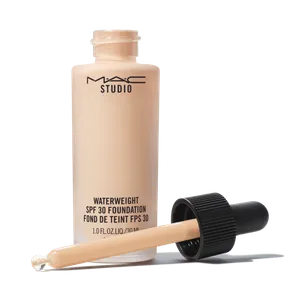 Mac Cosmetics - Studio Waterweight SPF 30 Foundation - NC20 Mac Cosmetics - Studio Waterweight SPF 30 Foundation - NC20