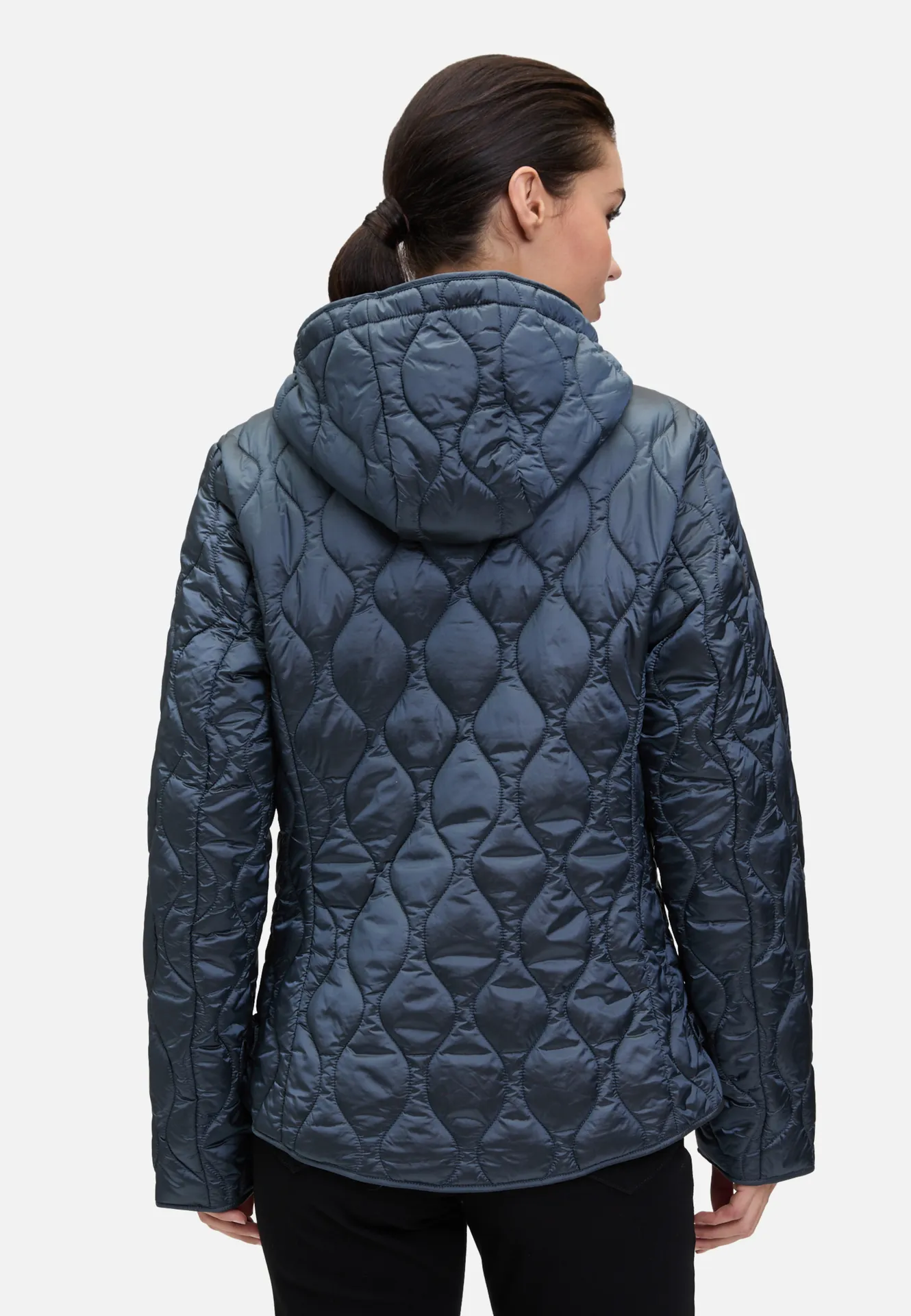 Outdoorjacke mit abnehmbarer Kapuze Outdoorjacke mit abnehmbarer Kapuze