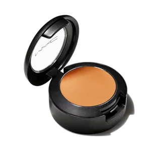 Mac Cosmetics - Studio Finish SPF 35 Concealer - NC45 Mac Cosmetics - Studio Finish SPF 35 Concealer - NC45