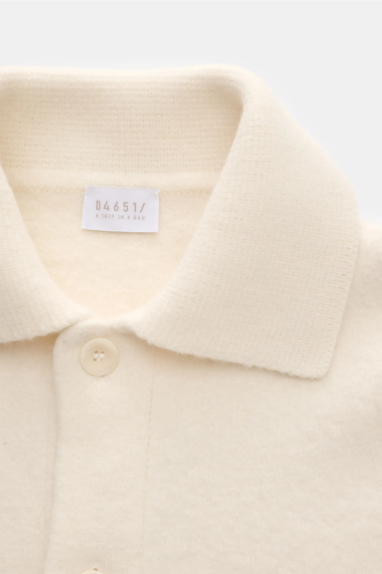 04651/ A trip in a bag - Herren - Woll-Overshirt 'Boiled Blouson' creme – Bild 3