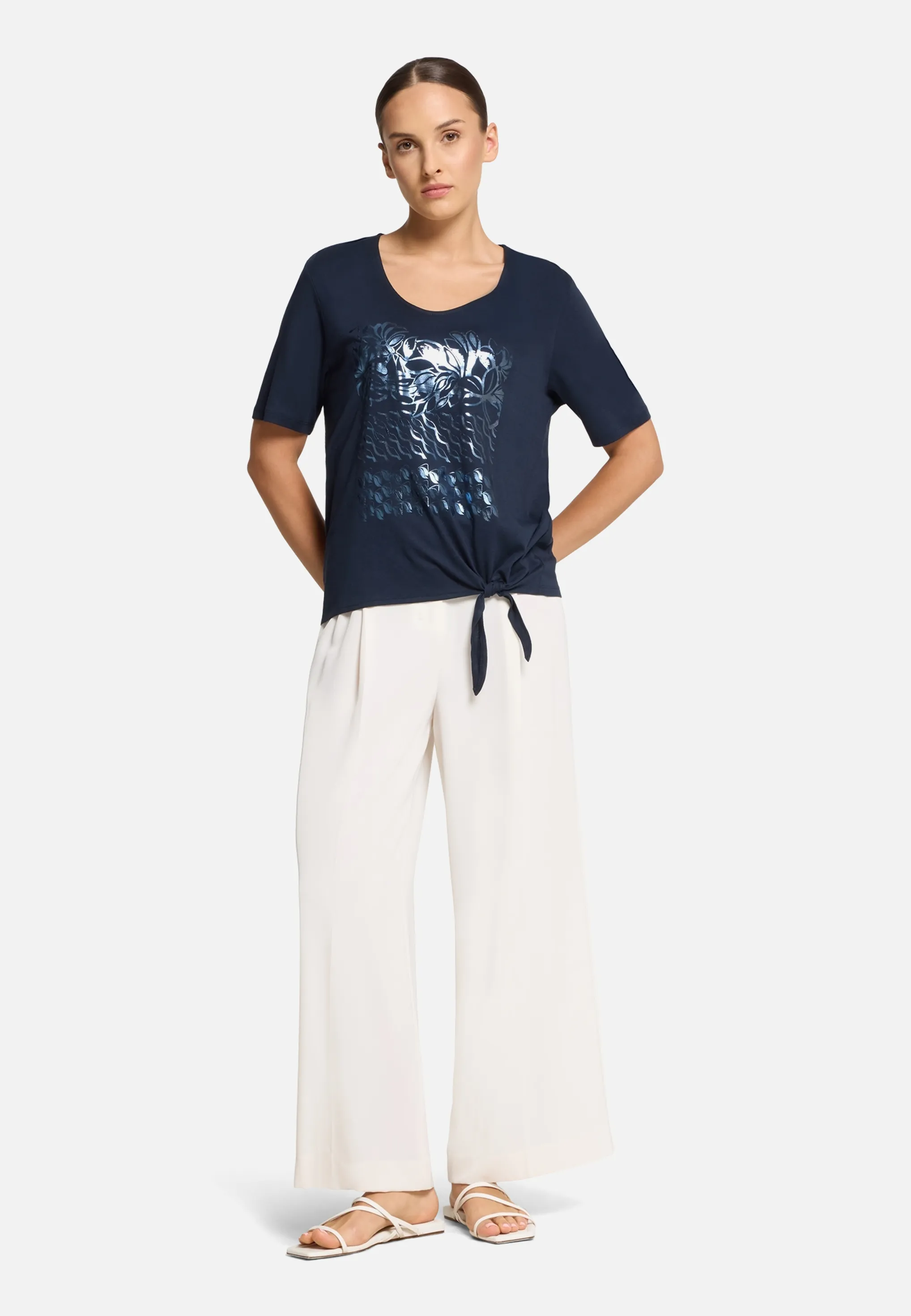 Basic Shirt mit Schleifenknoten – Bild 2