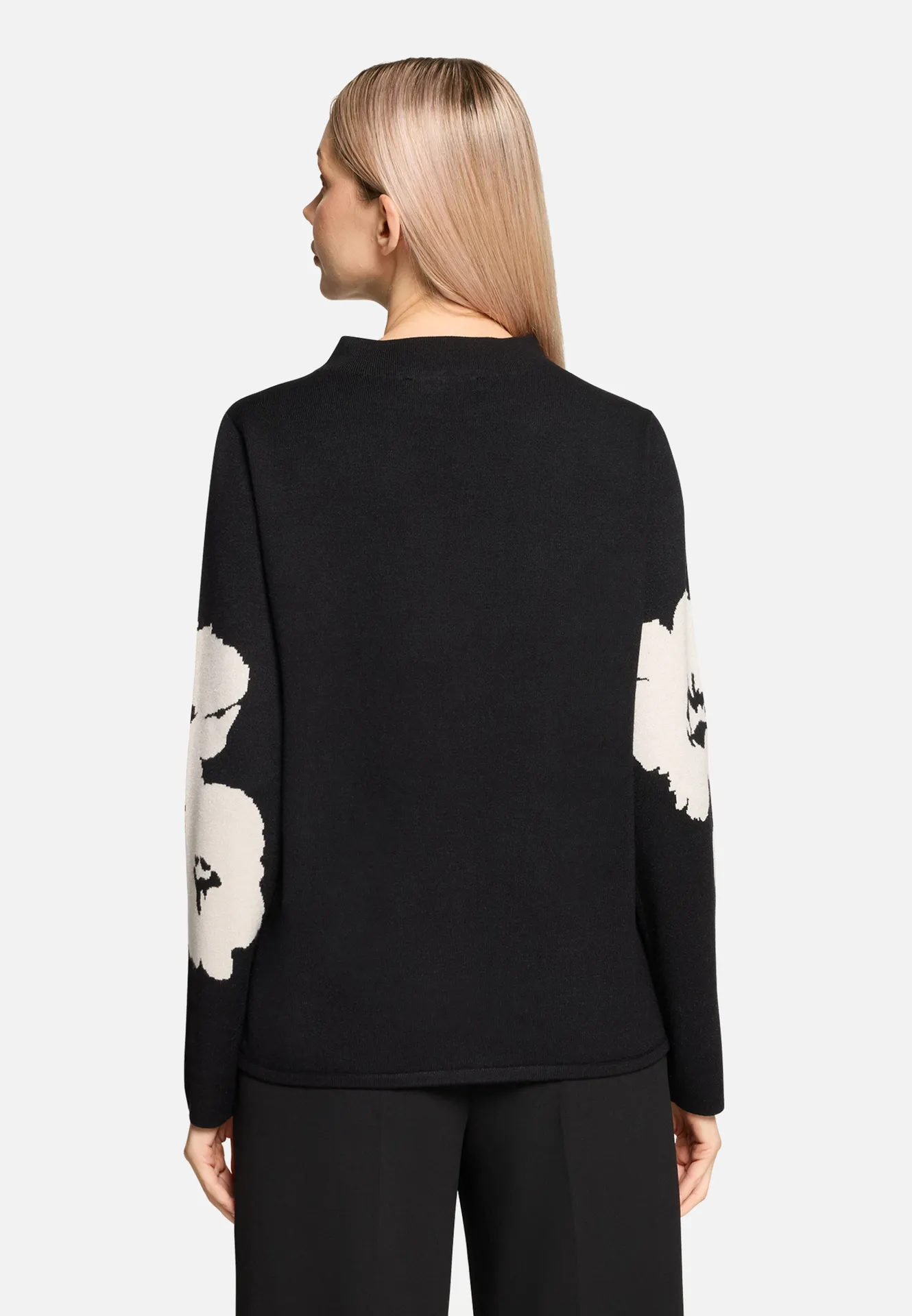 Feinstrickpullover mit Stehkragen Feinstrickpullover mit Stehkragen