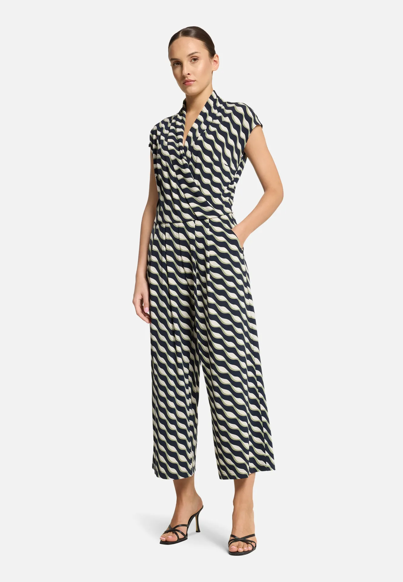 Jumpsuit mit Eingrifftaschen – Bild 2